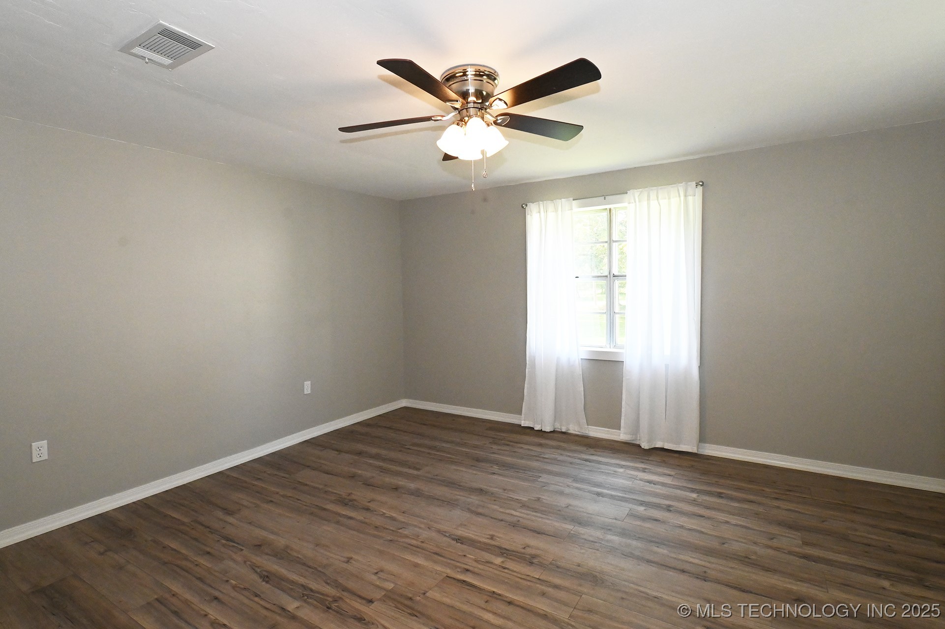 109 W Lee Property Photo 23