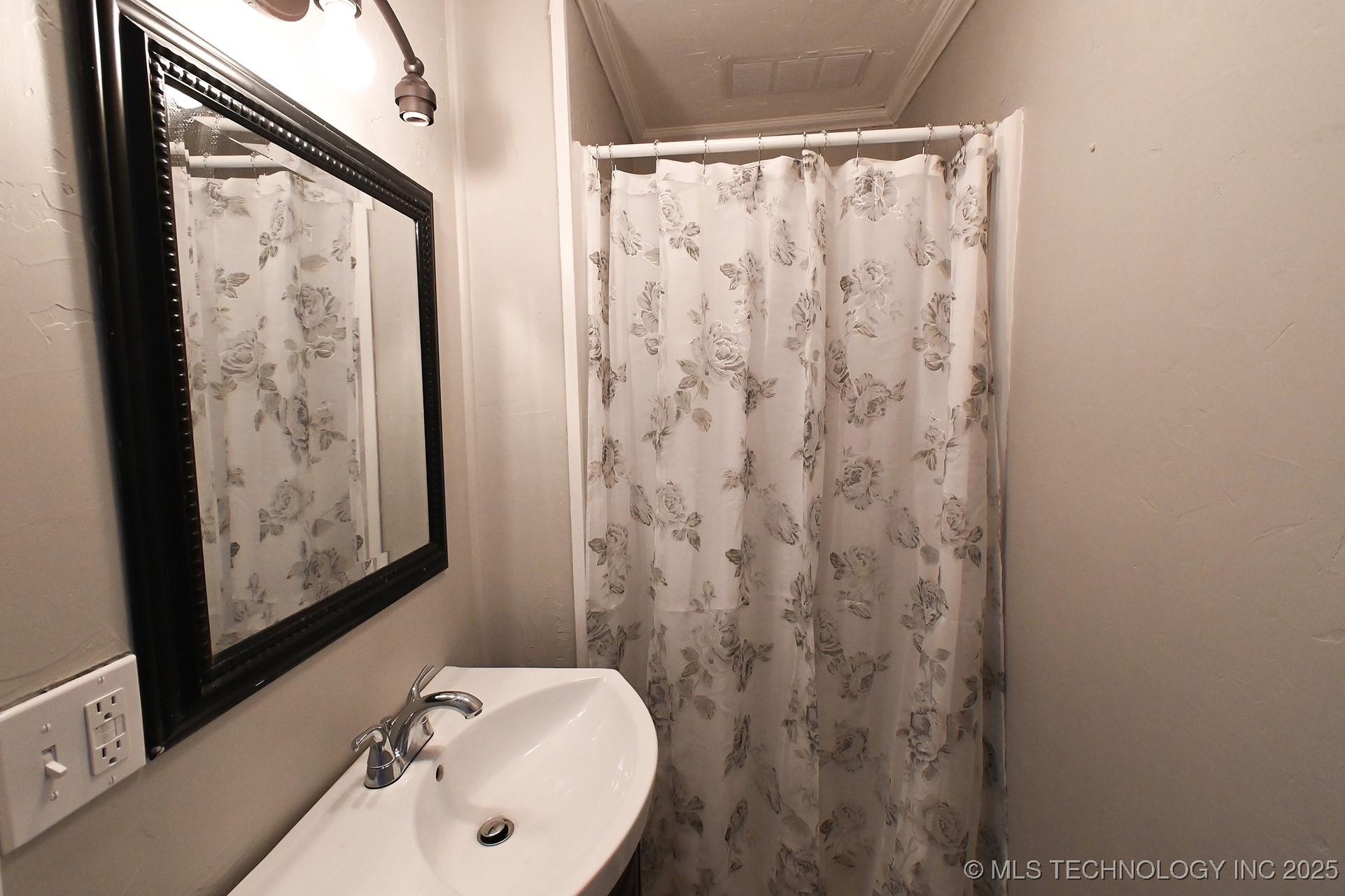 109 W Lee Property Photo 25