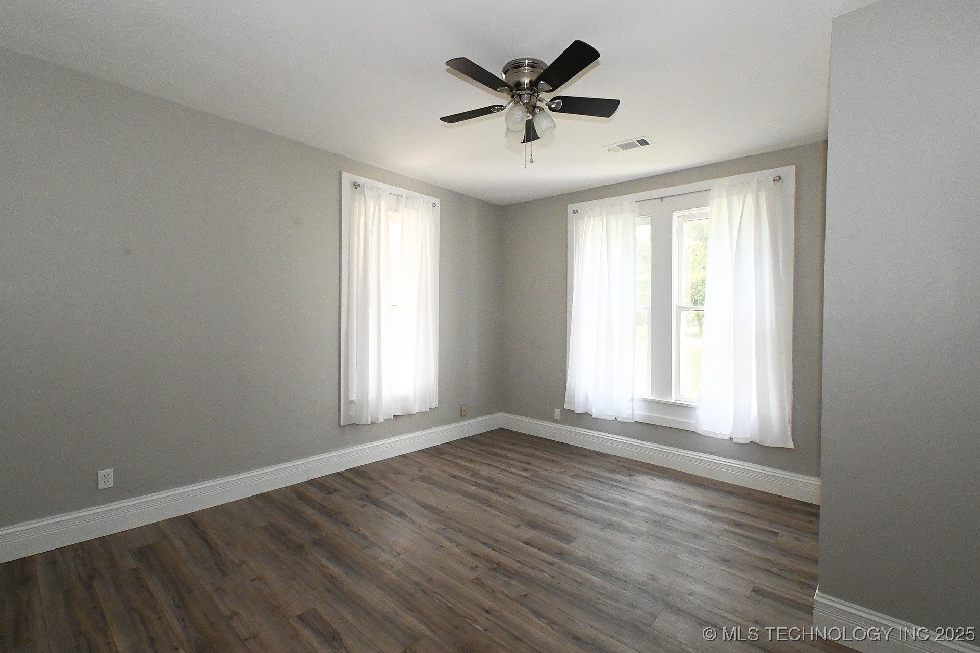 109 W Lee Property Photo 26