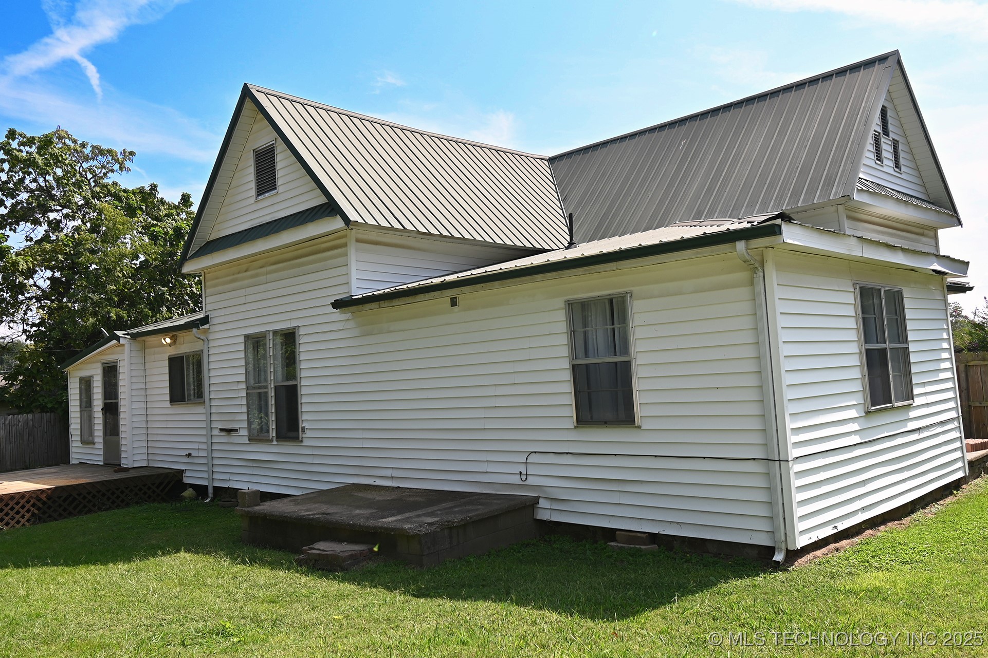 109 W Lee Property Photo 33