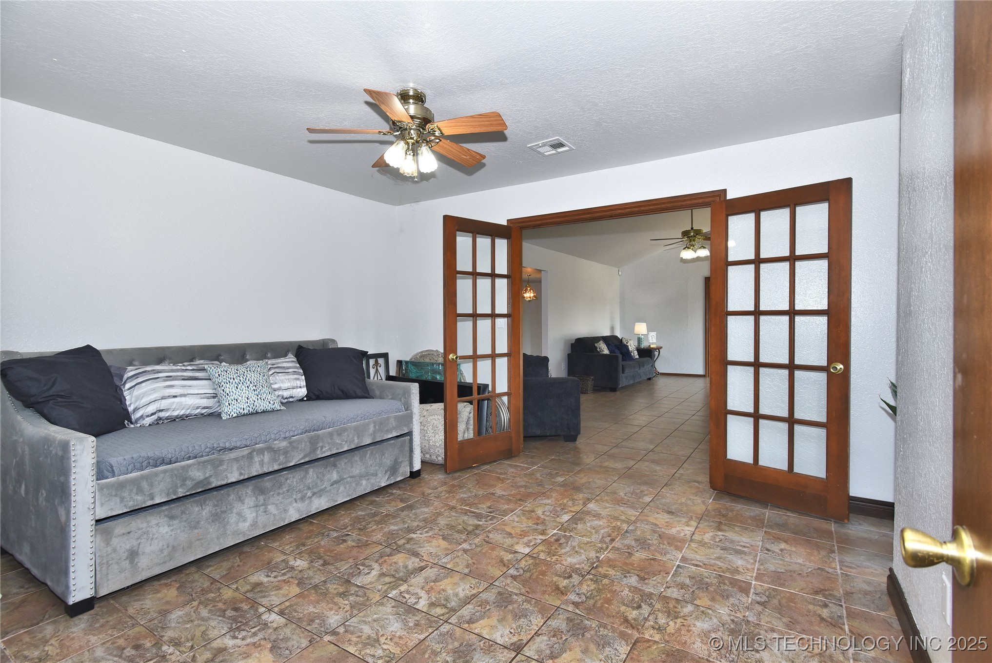 18725 Red Oak Drive Property Photo 5