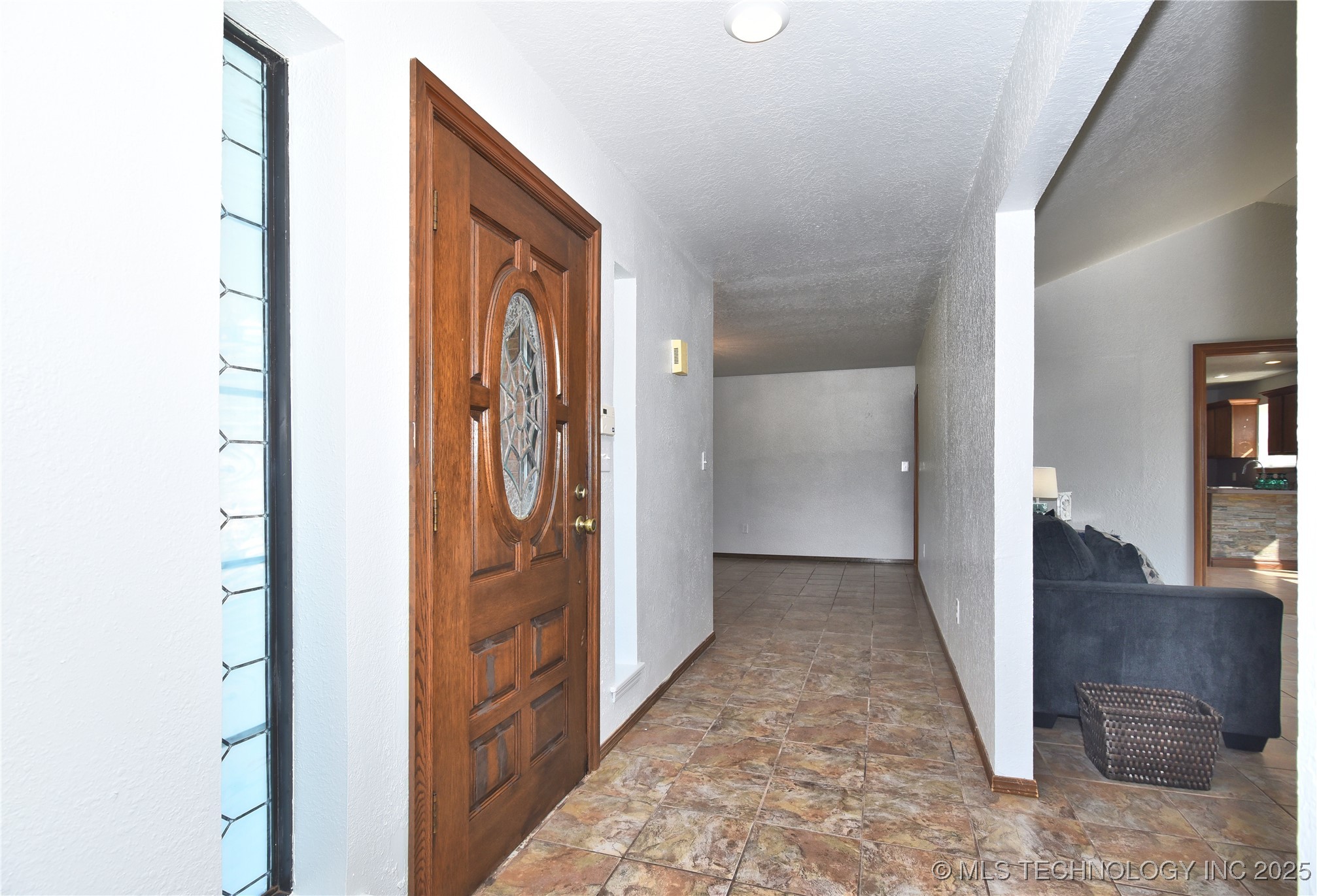 18725 Red Oak Drive Property Photo 7