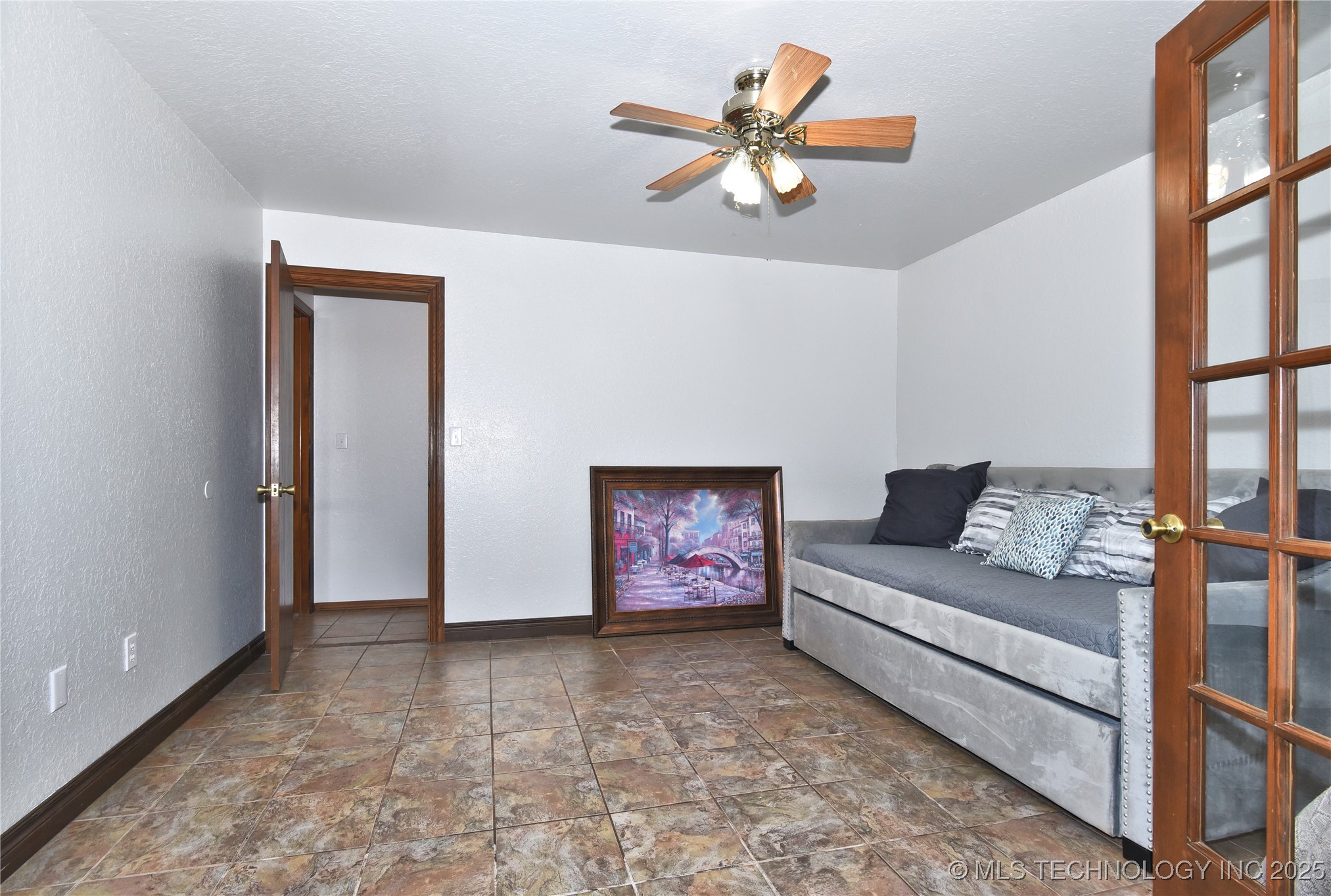 18725 Red Oak Drive Property Photo 11