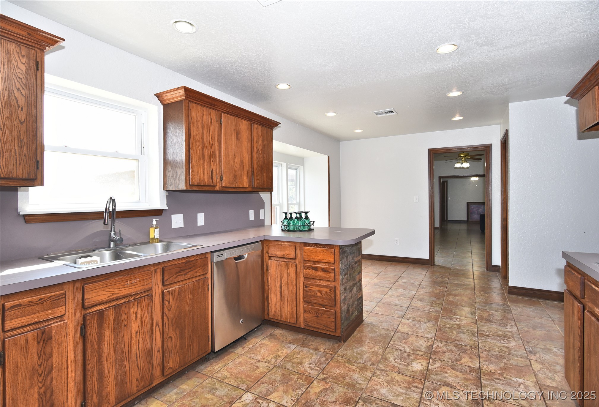 18725 Red Oak Drive Property Photo 15