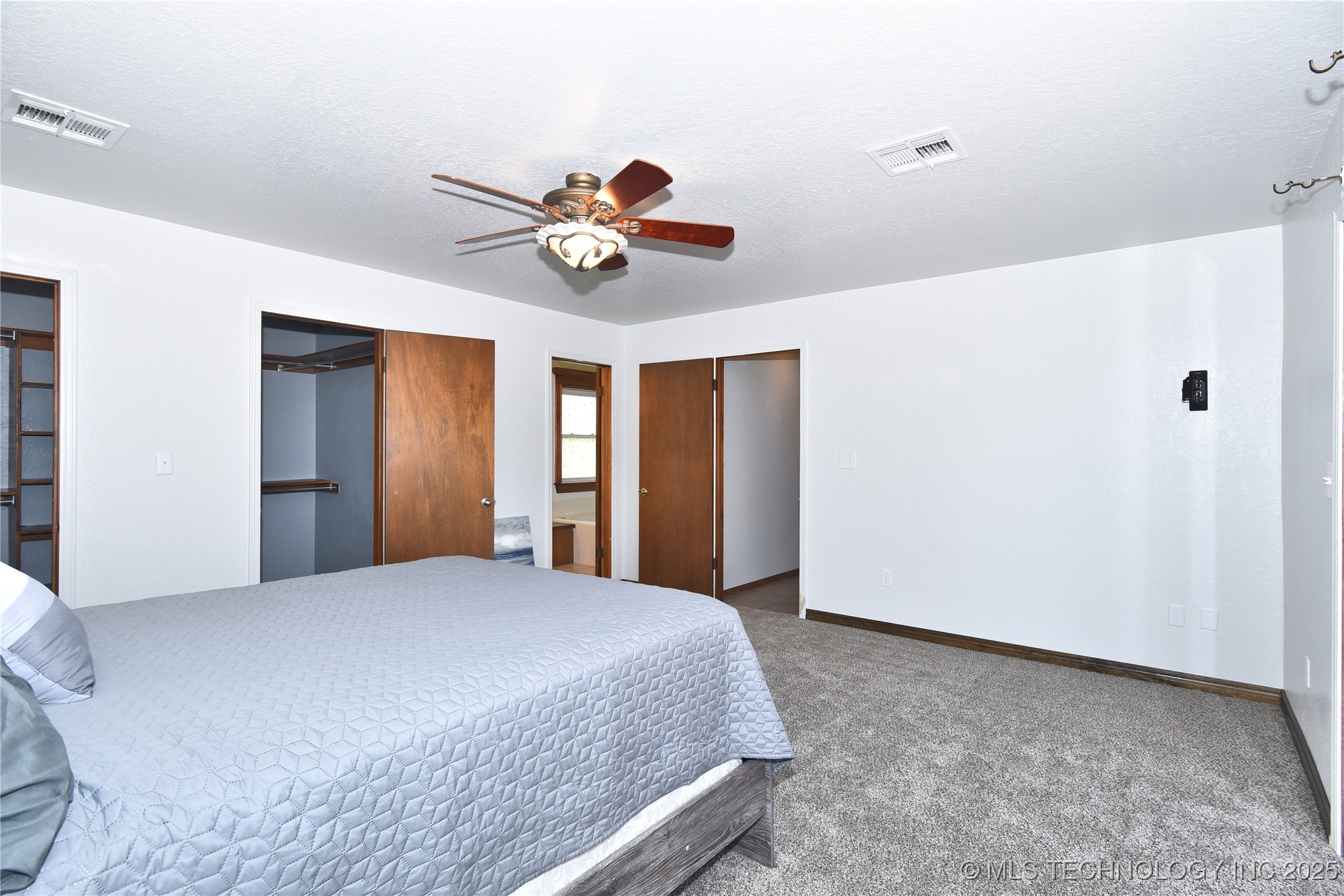 18725 Red Oak Drive Property Photo 19