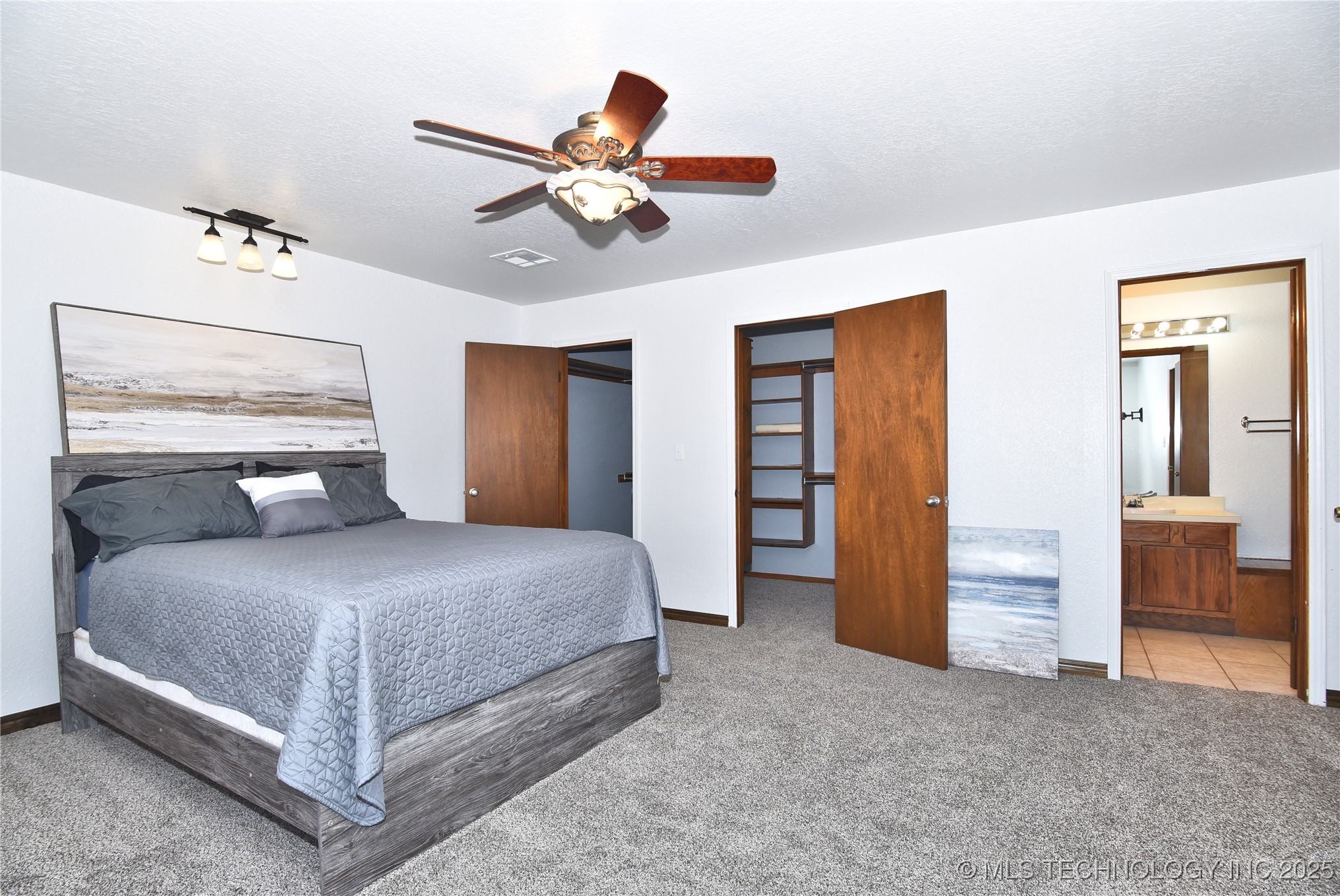 18725 Red Oak Drive Property Photo 20