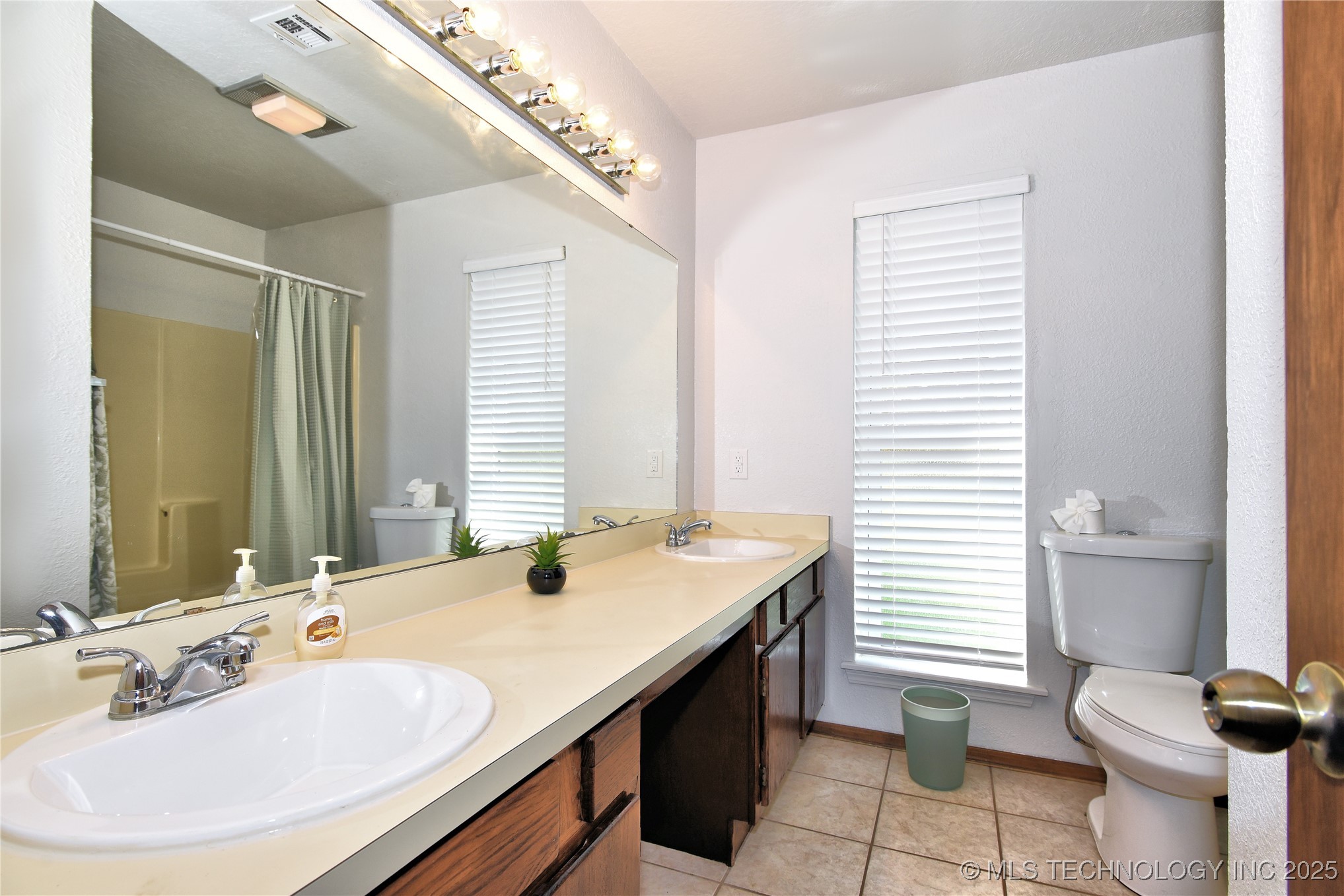 18725 Red Oak Drive Property Photo 23