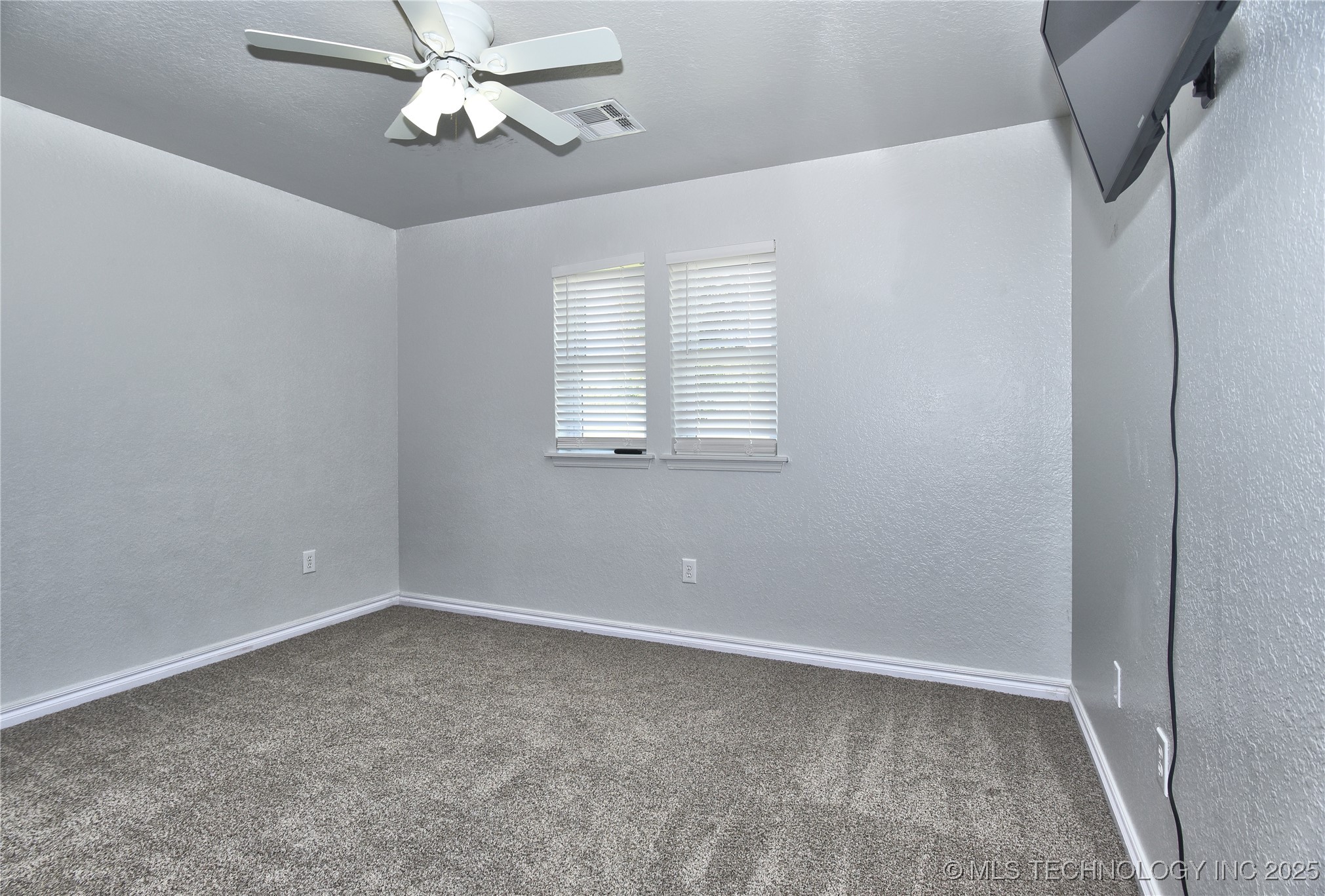 18725 Red Oak Drive Property Photo 24