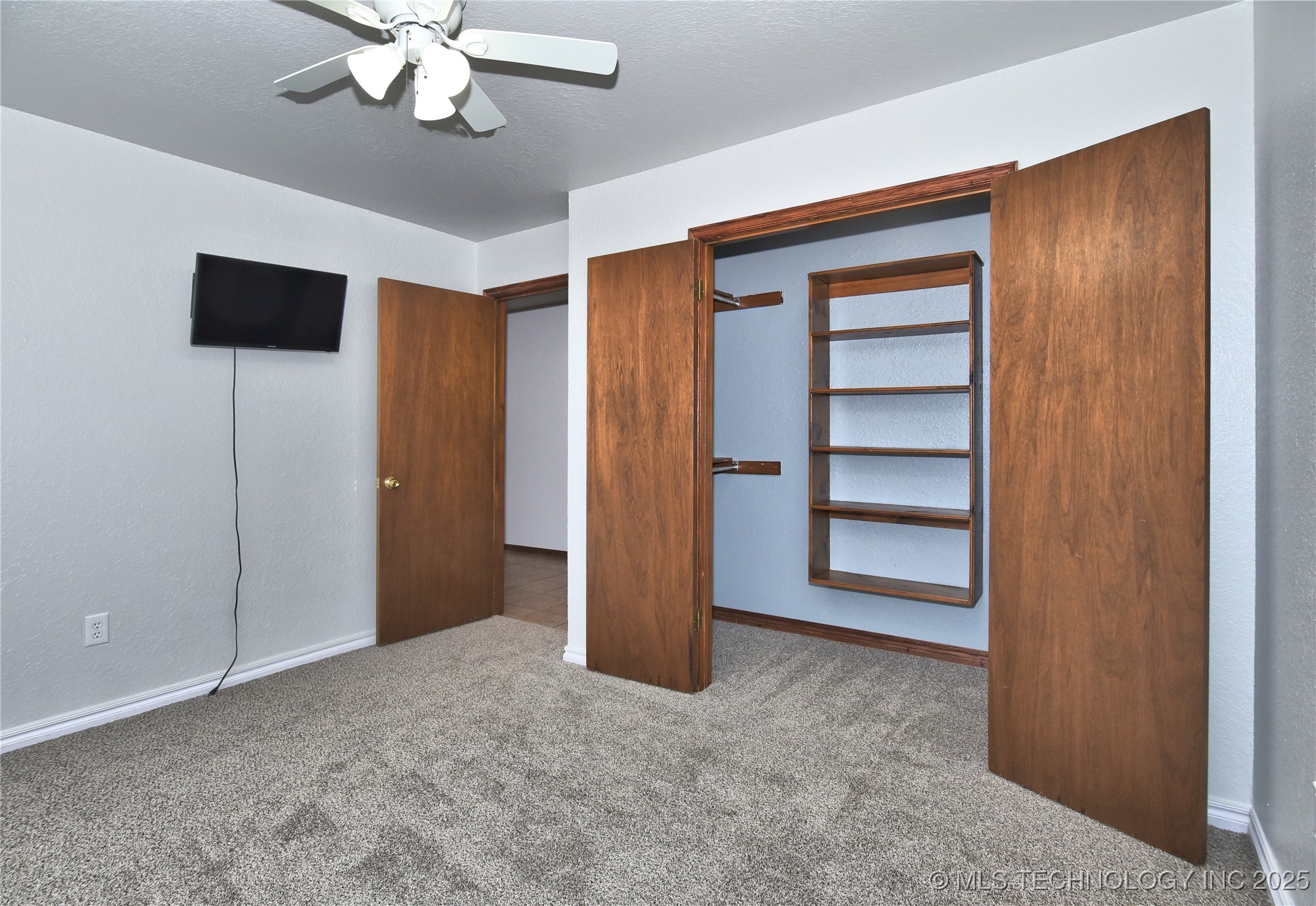 18725 Red Oak Drive Property Photo 25