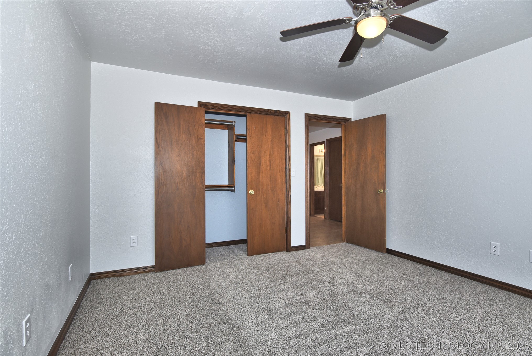 18725 Red Oak Drive Property Photo 27