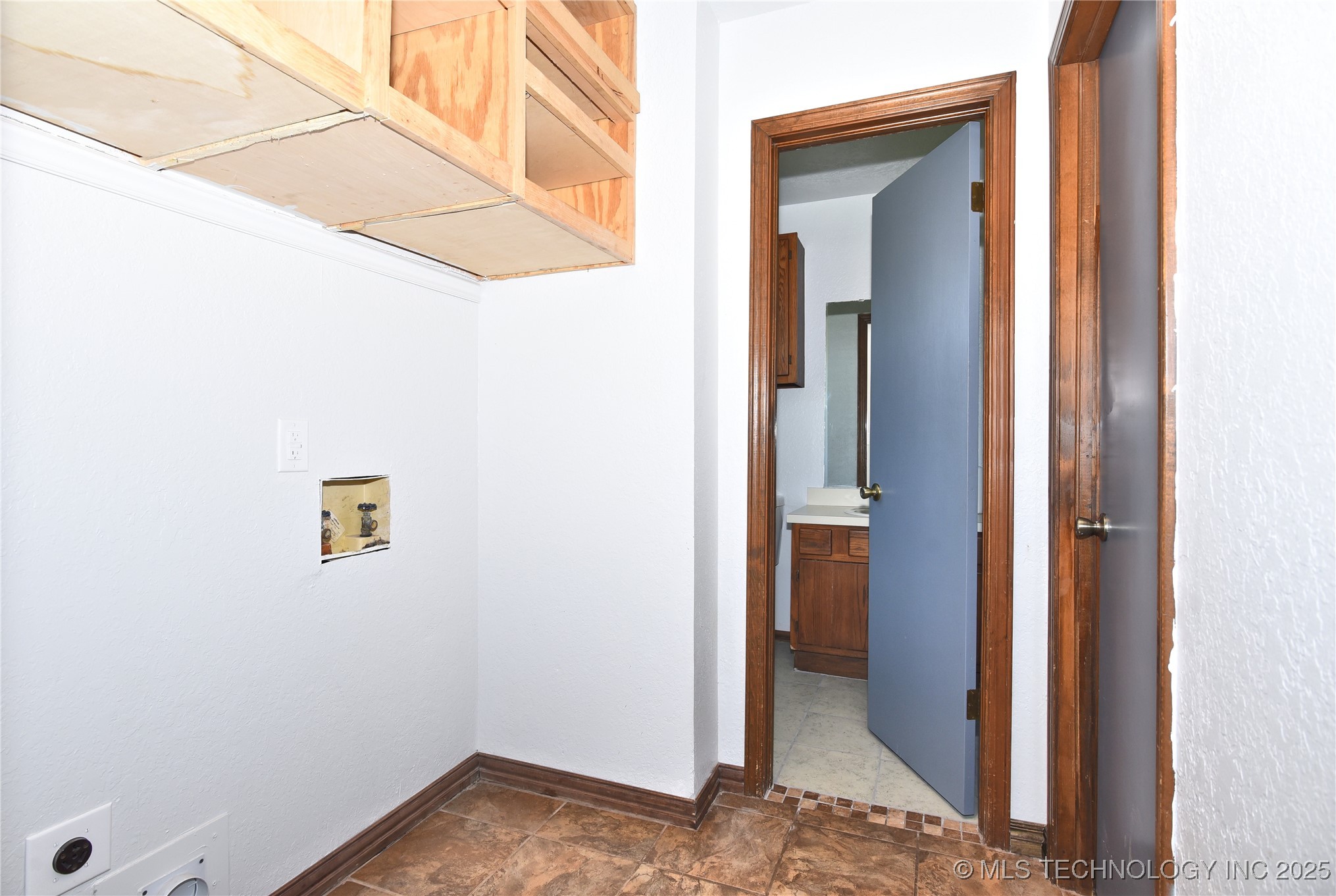 18725 Red Oak Drive Property Photo 29