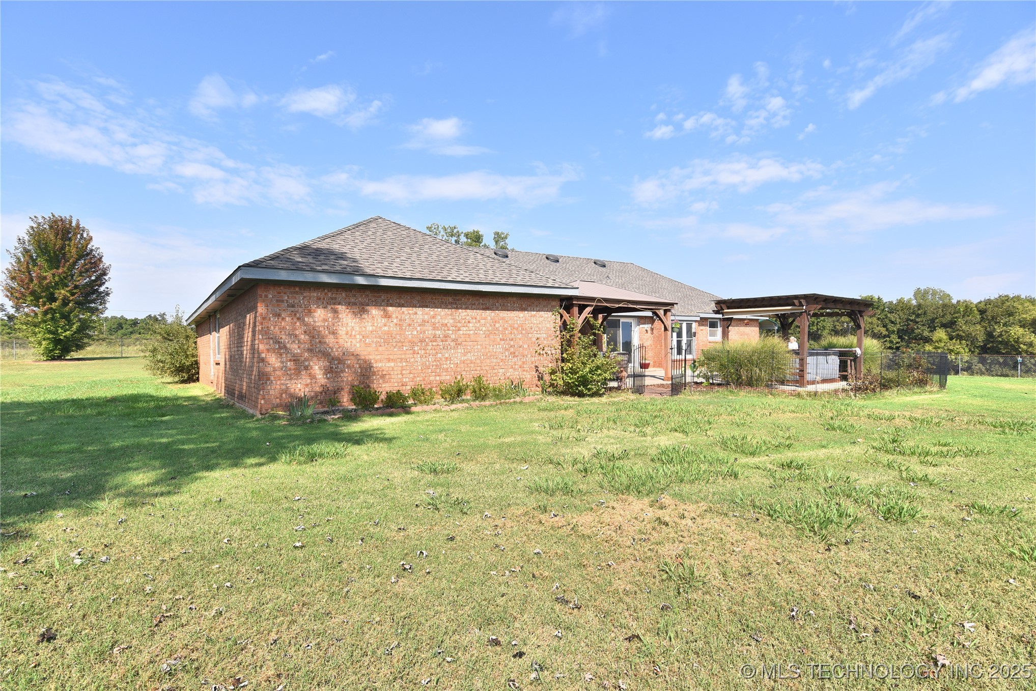 18725 Red Oak Drive Property Photo 39