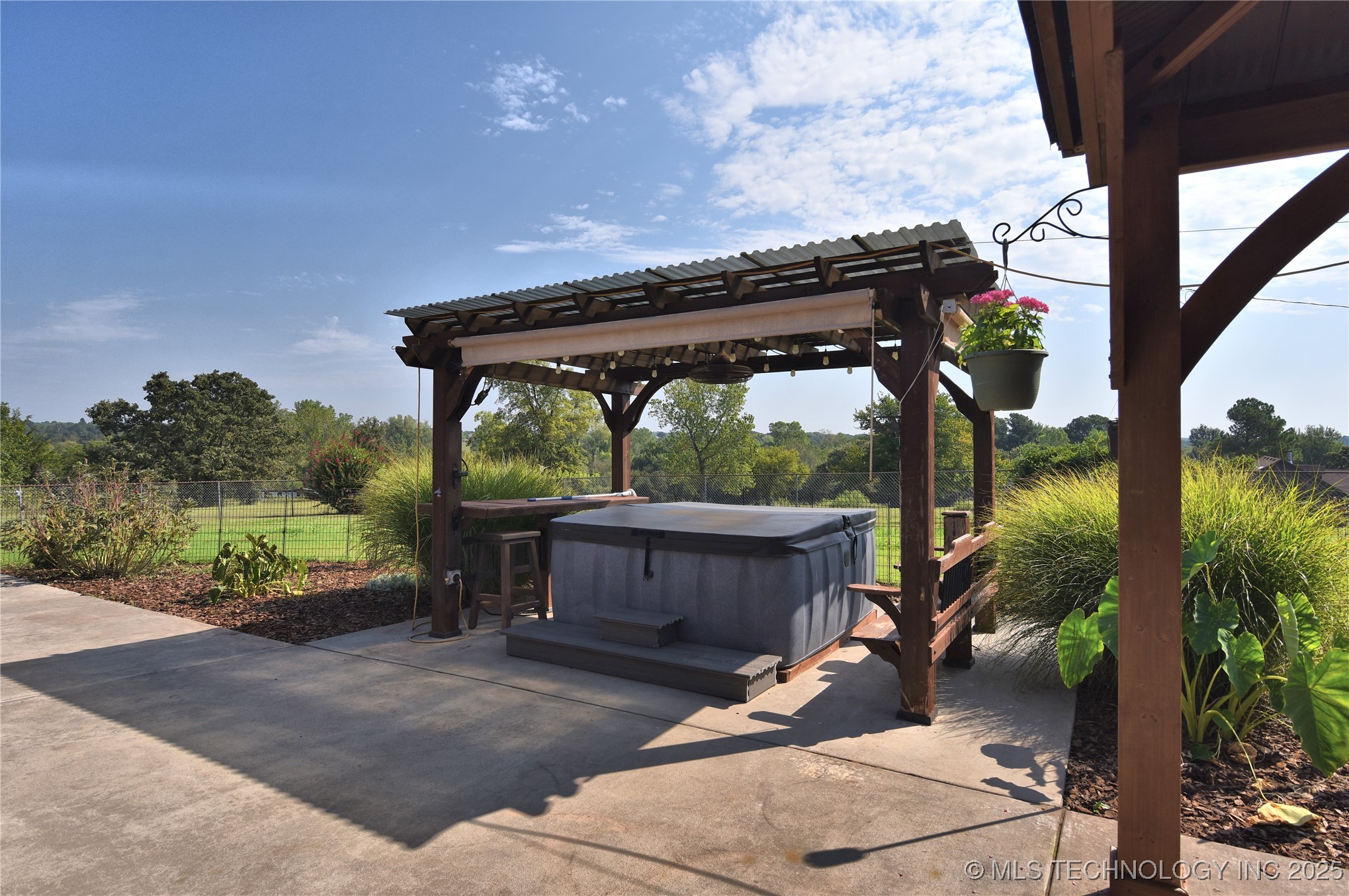 18725 Red Oak Drive Property Photo 43