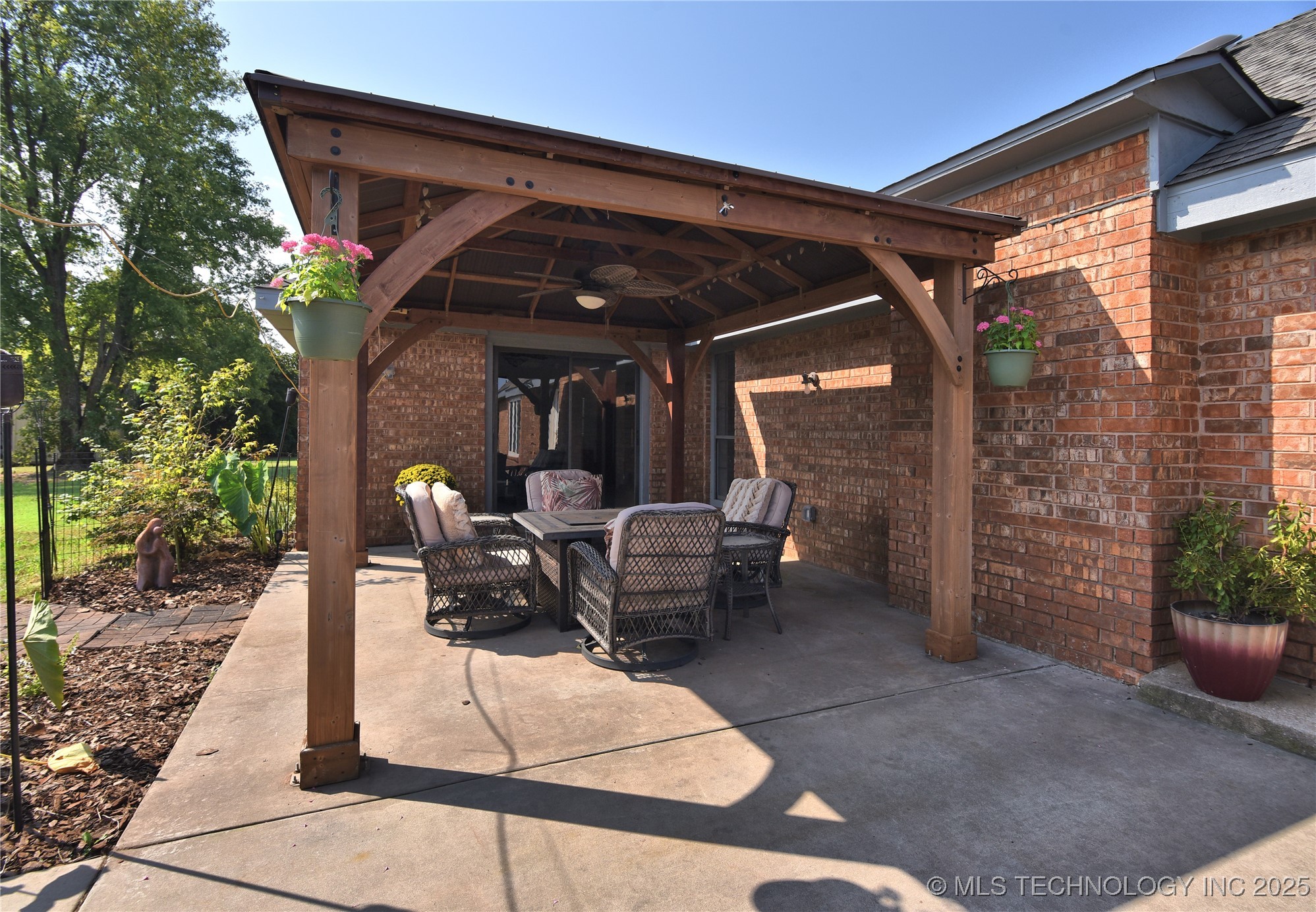 18725 Red Oak Drive Property Photo 44