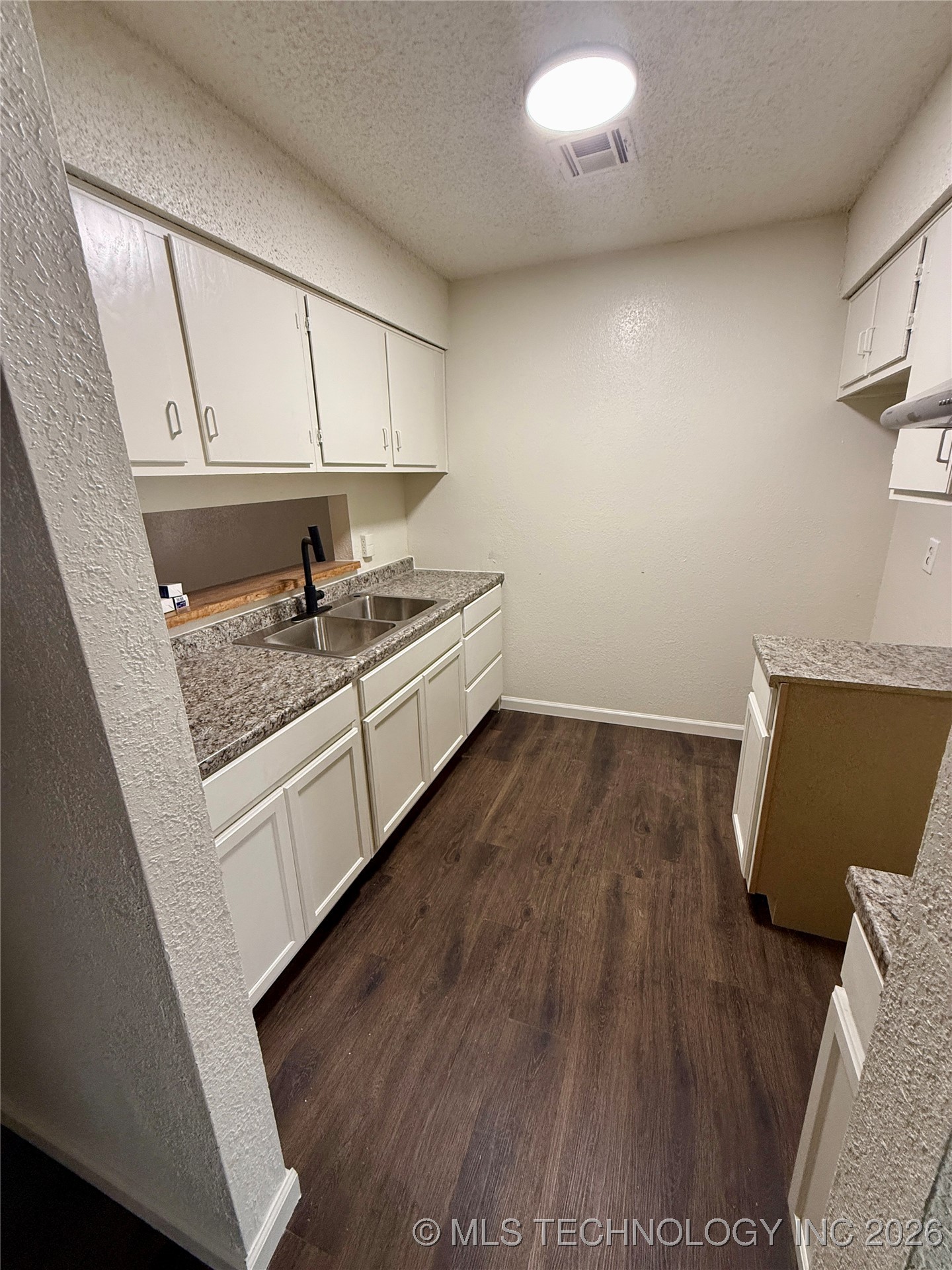 1933 Southwest Boulevard Property Photo 7