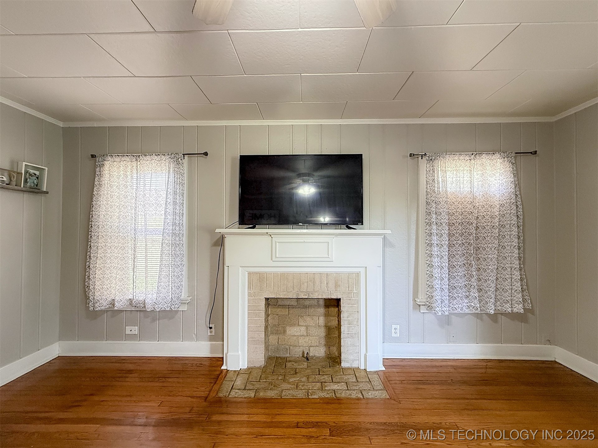 319 E 13th Street Property Photo 3