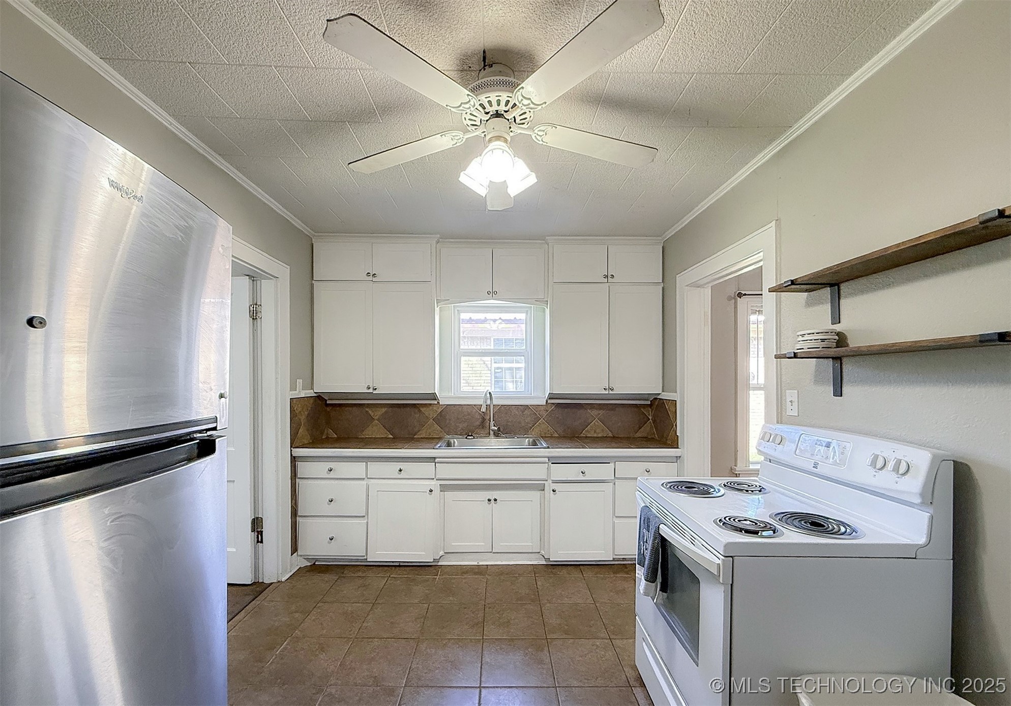 319 E 13th Street Property Photo 4