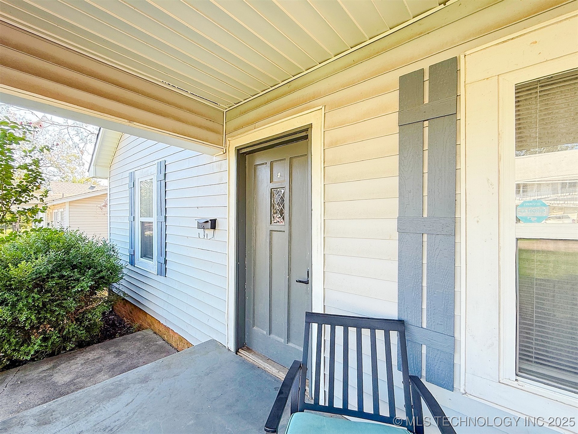 319 E 13th Street Property Photo 8