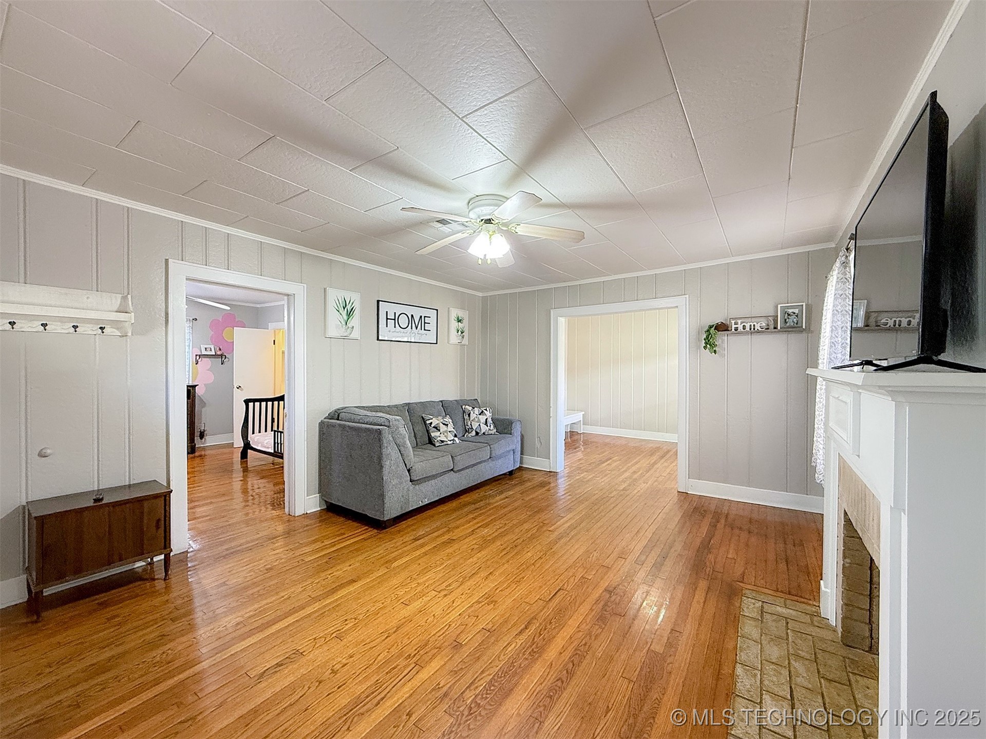 319 E 13th Street Property Photo 11