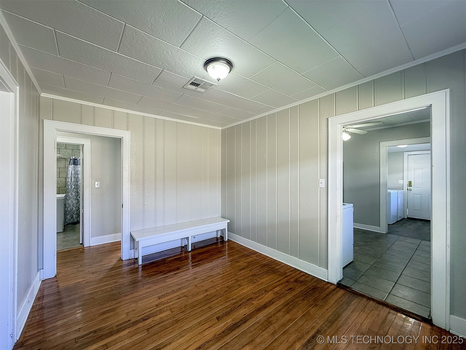 319 E 13th Street Property Photo 12