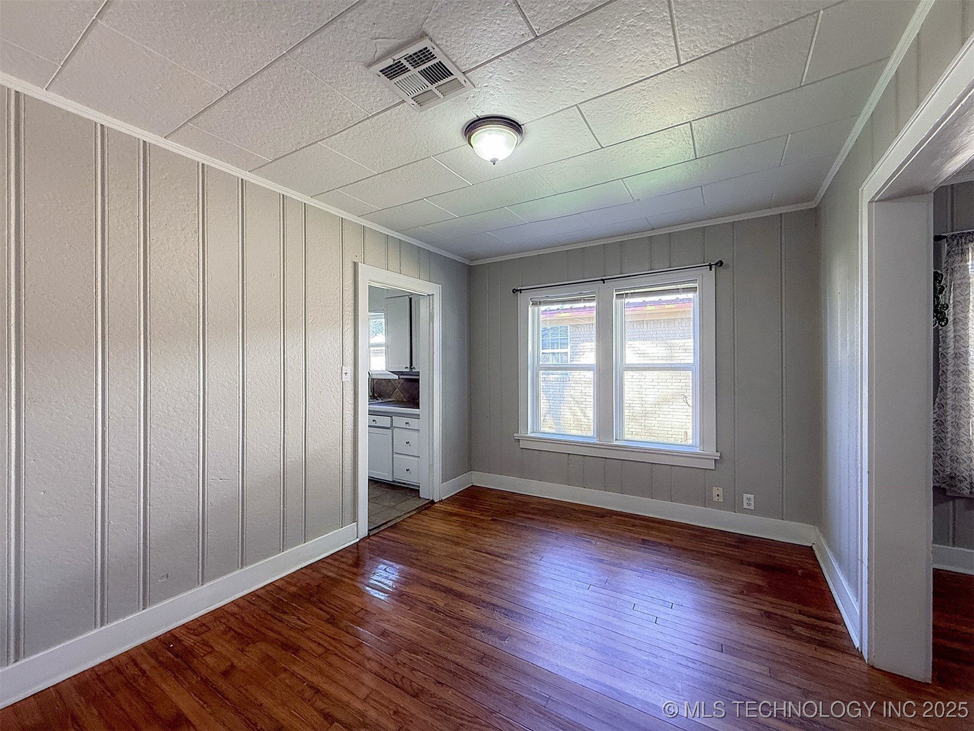 319 E 13th Street Property Photo 13