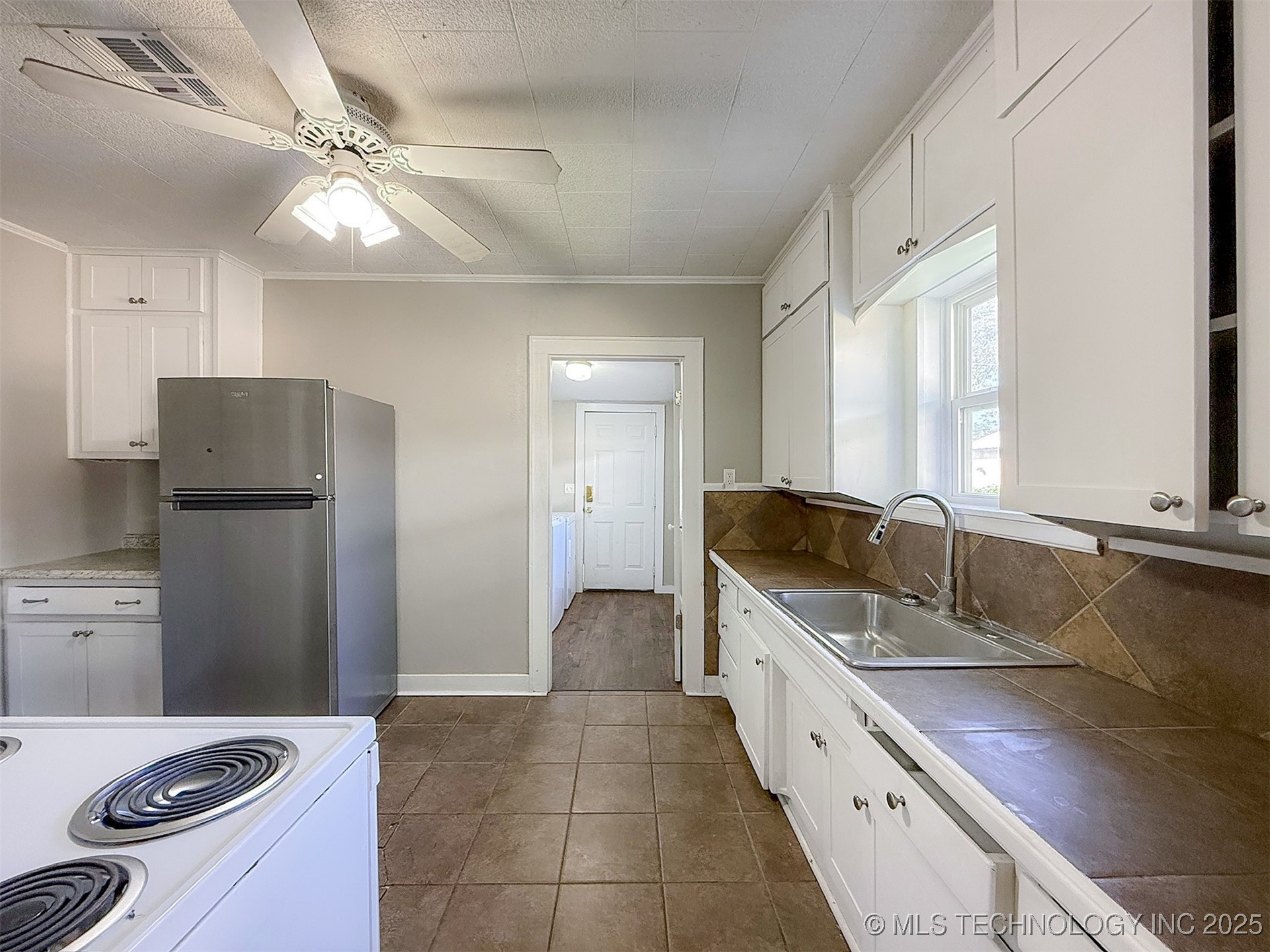 319 E 13th Street Property Photo 14