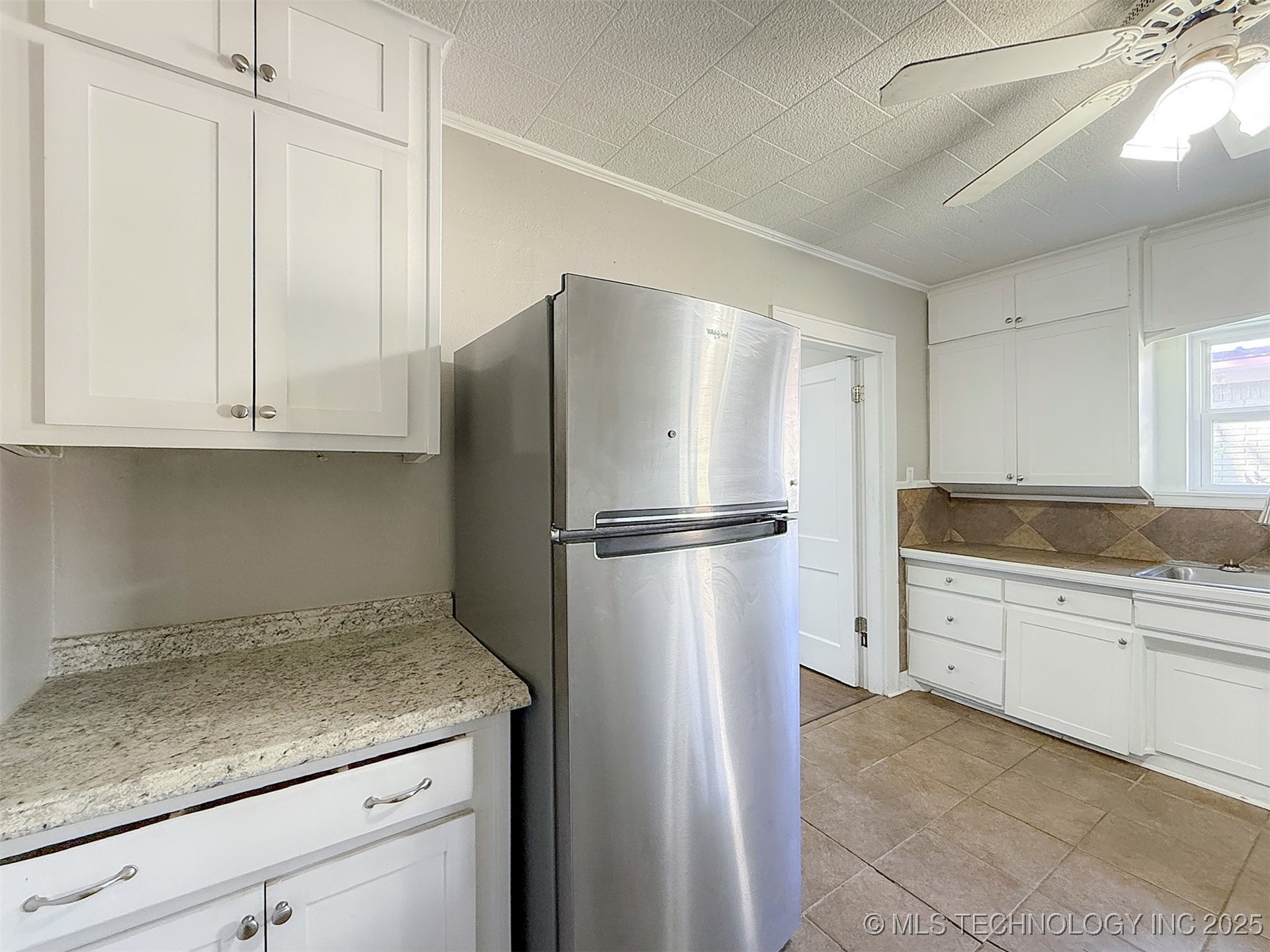 319 E 13th Street Property Photo 16