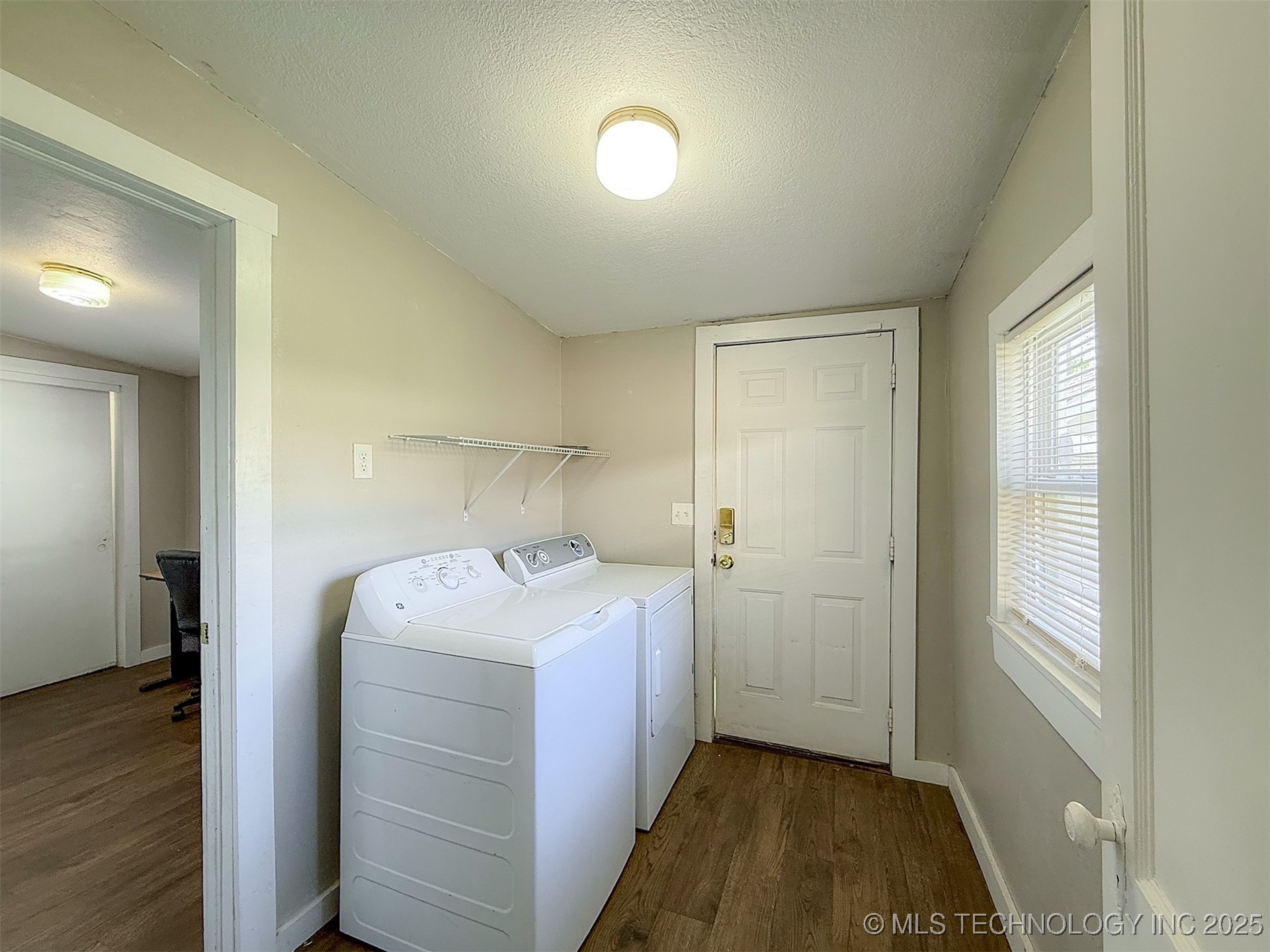 319 E 13th Street Property Photo 19