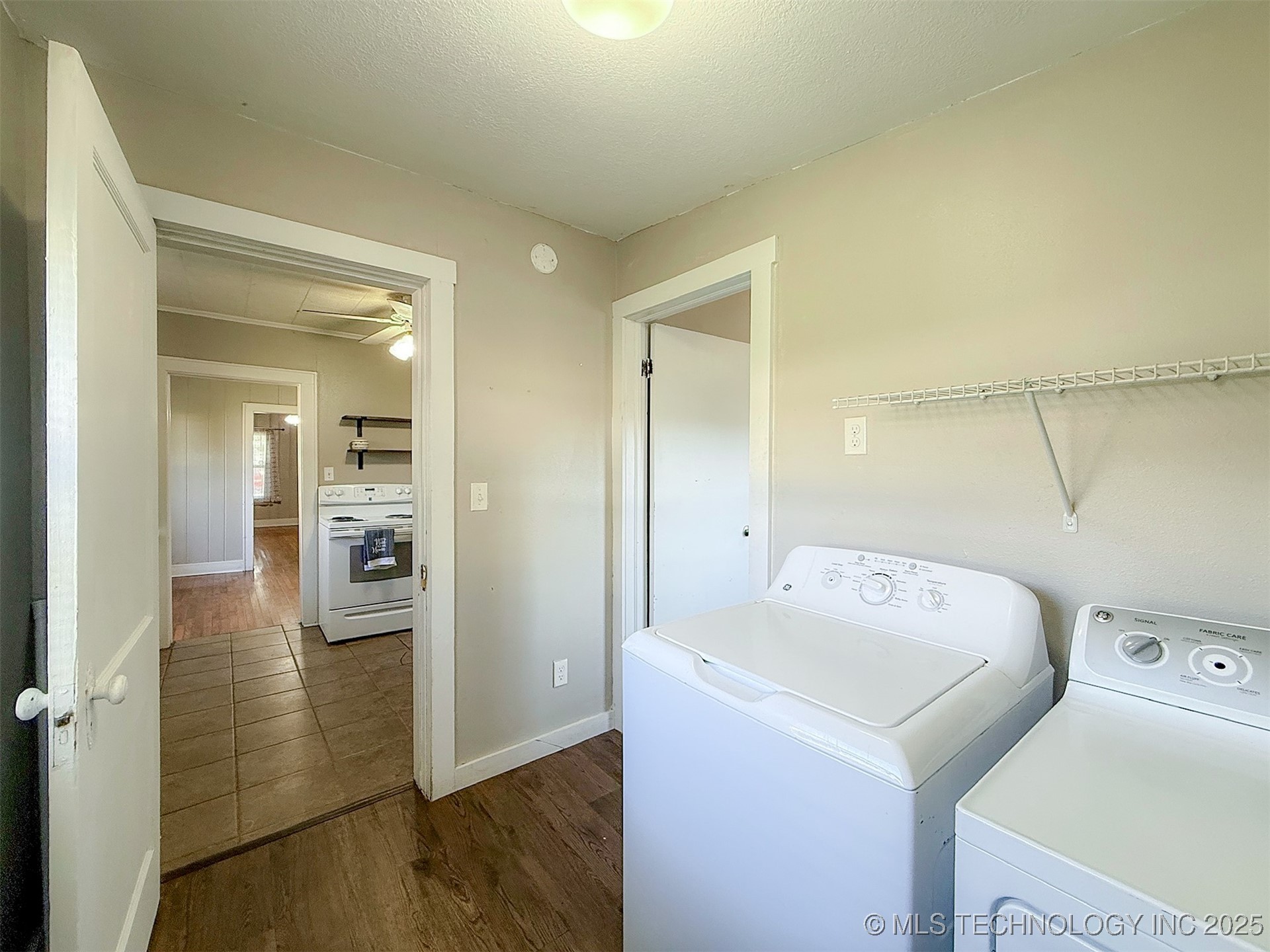 319 E 13th Street Property Photo 23