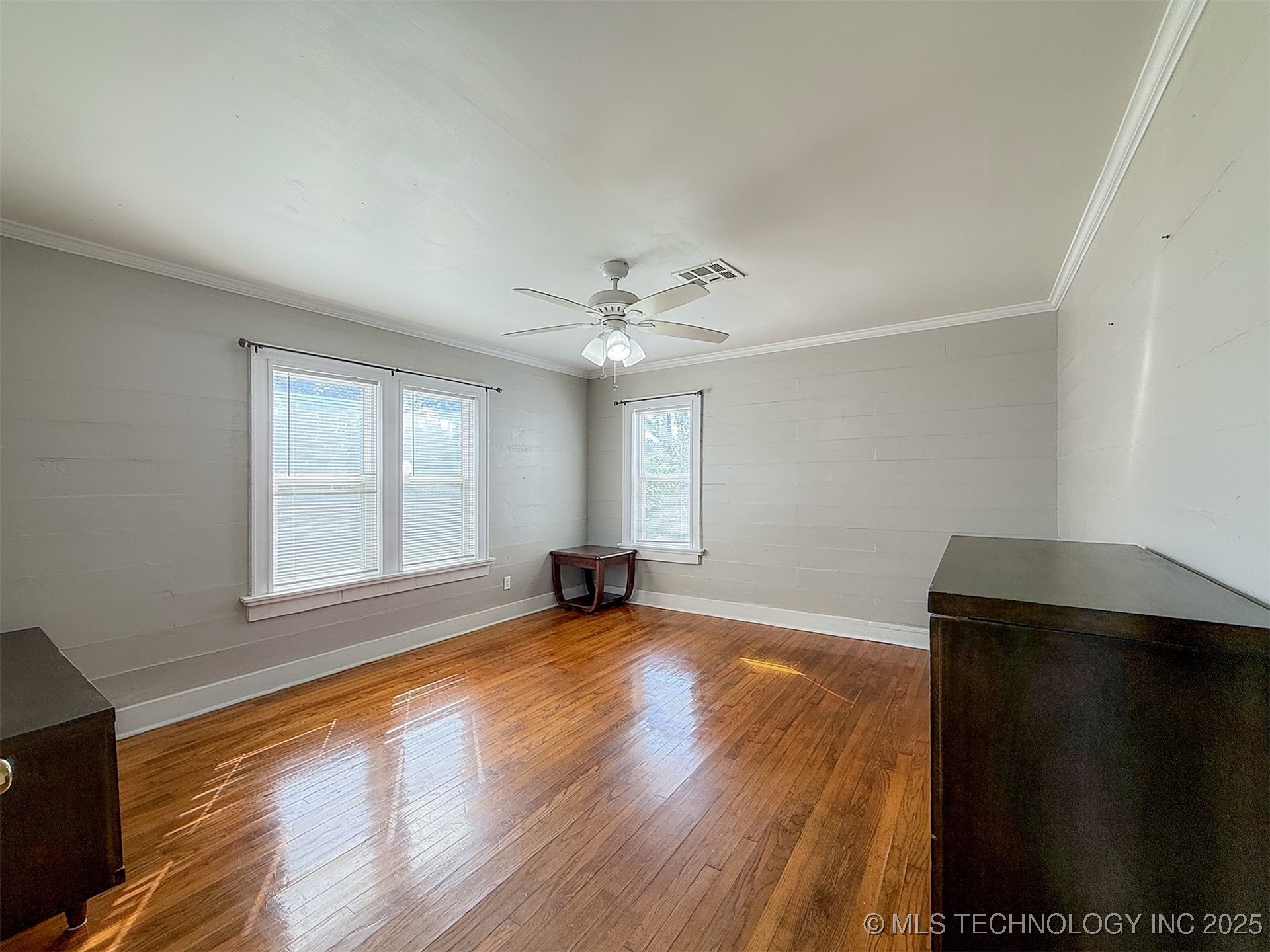 319 E 13th Street Property Photo 27