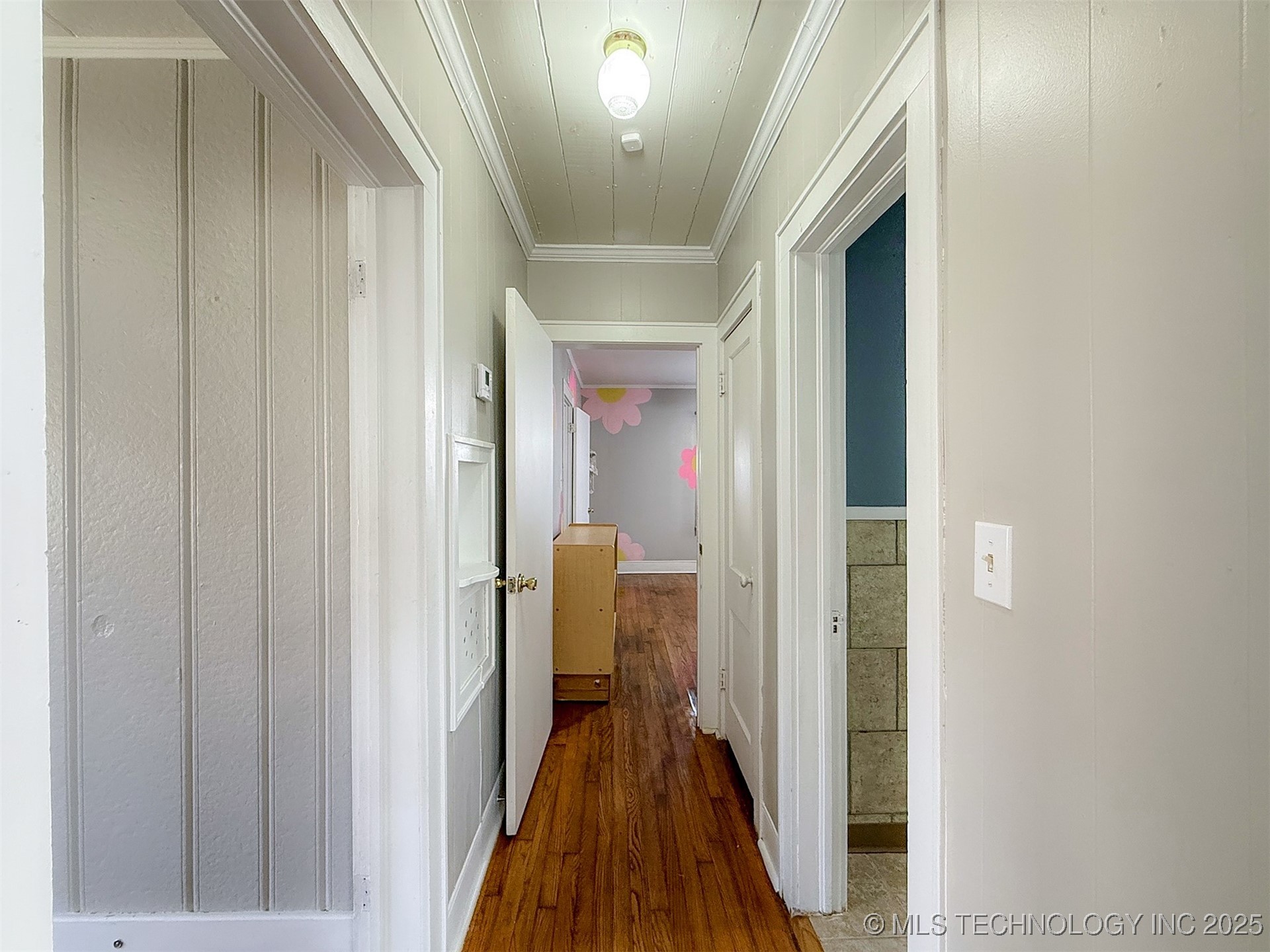 319 E 13th Street Property Photo 29