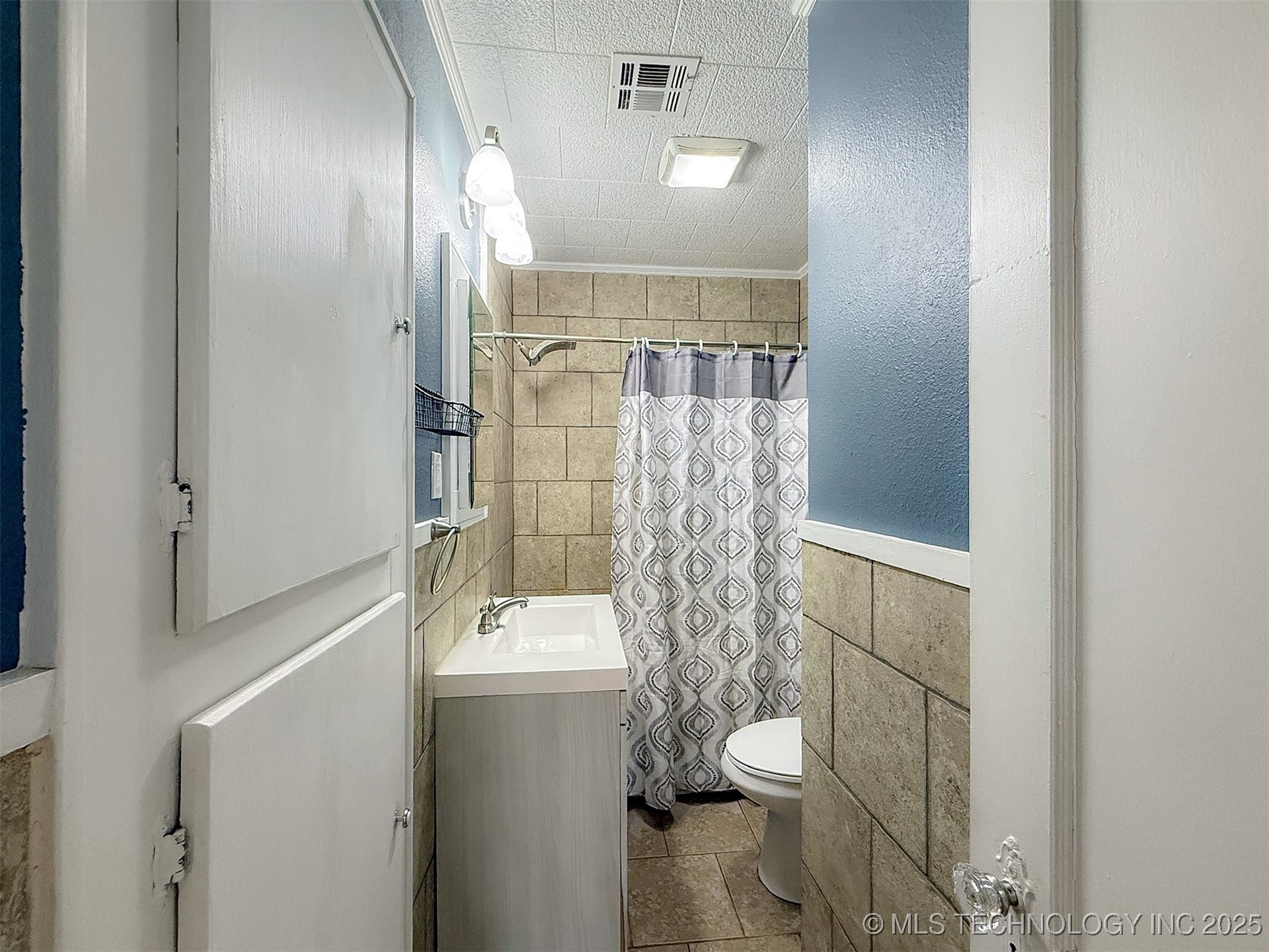 319 E 13th Street Property Photo 30