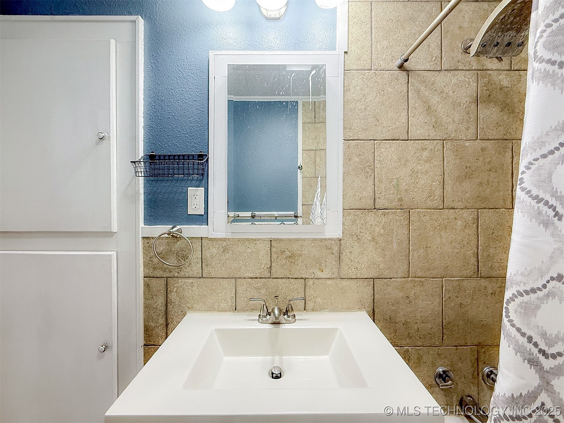 319 E 13th Street Property Photo 32