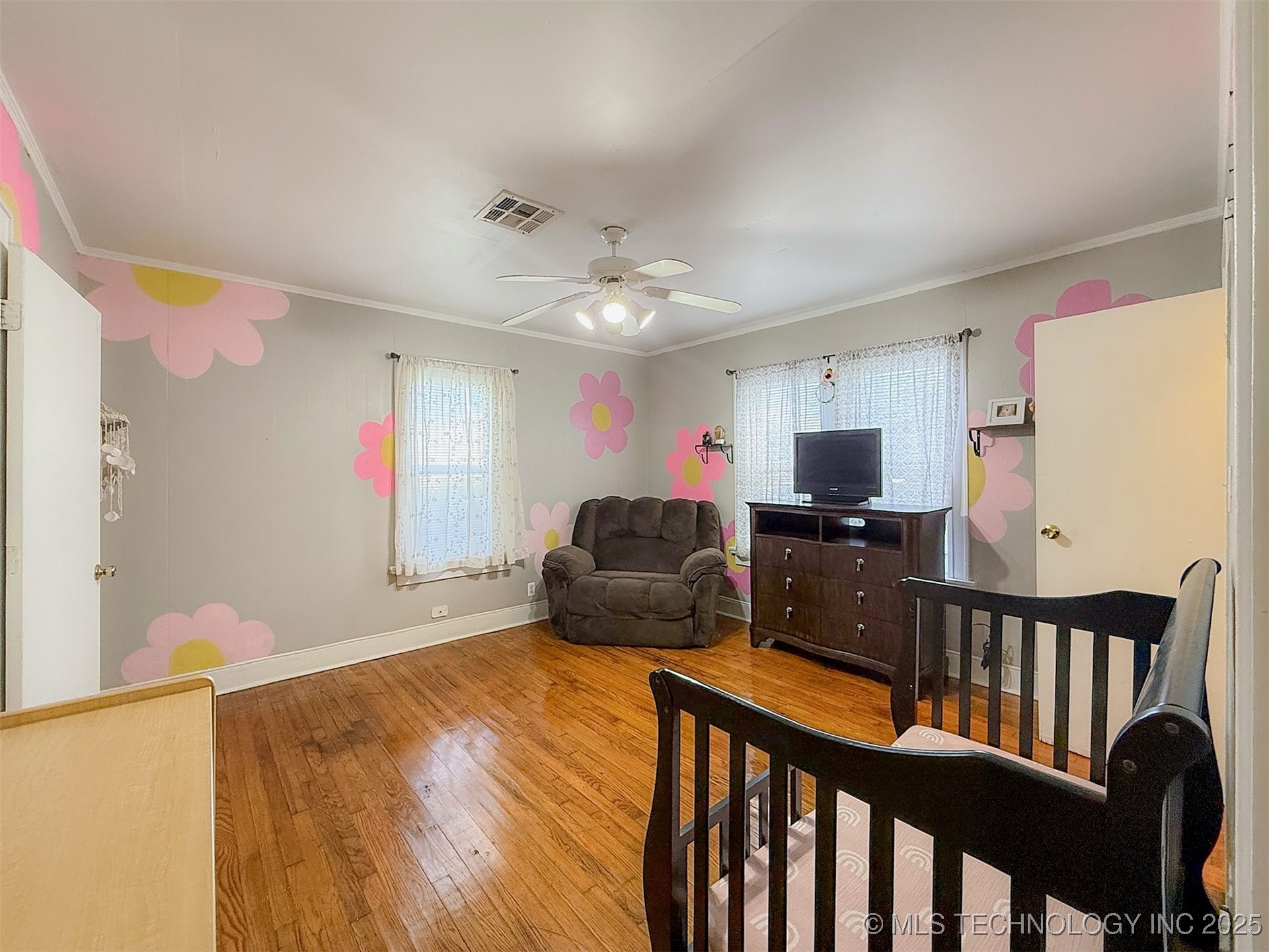 319 E 13th Street Property Photo 33