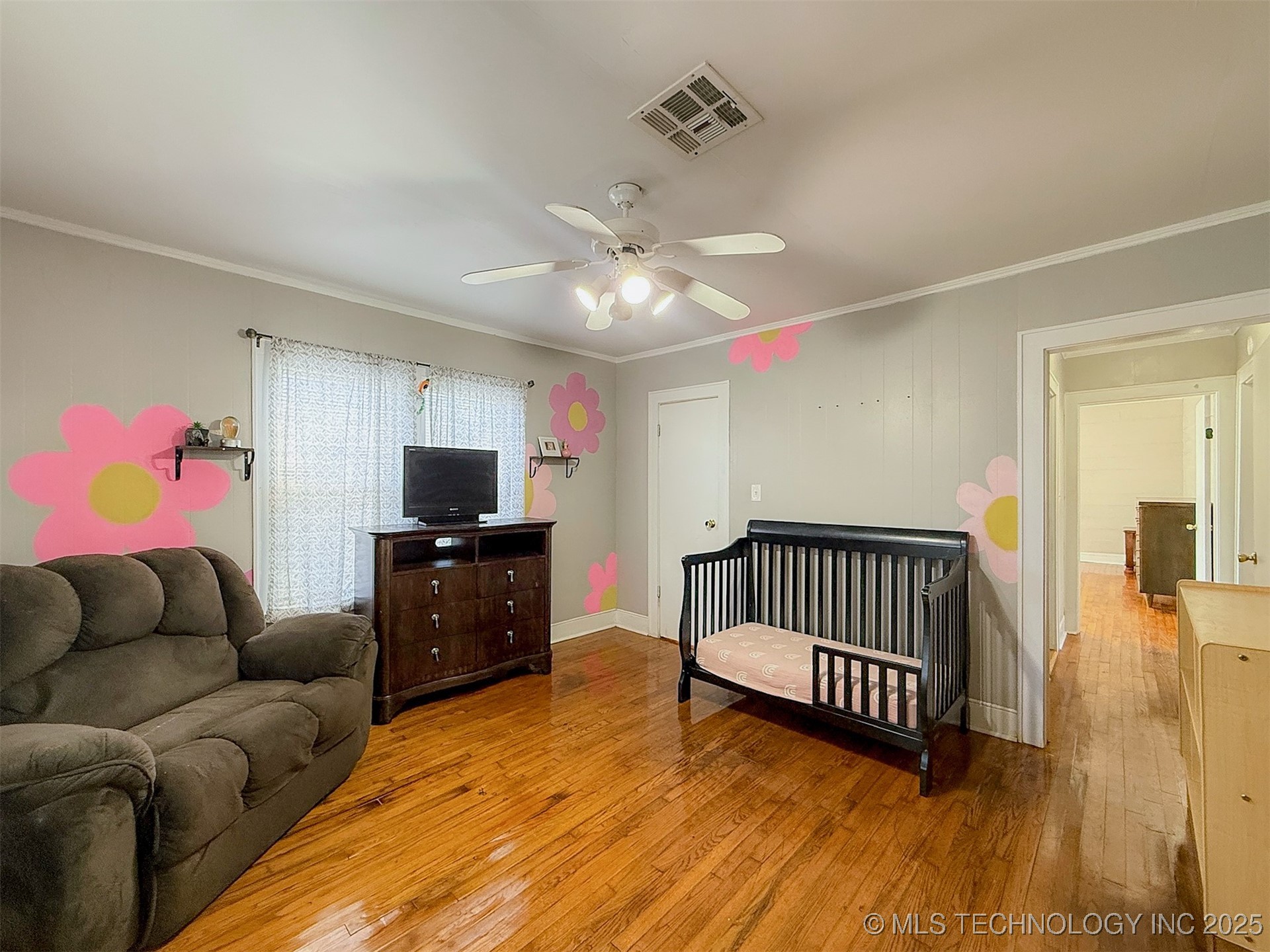 319 E 13th Street Property Photo 34