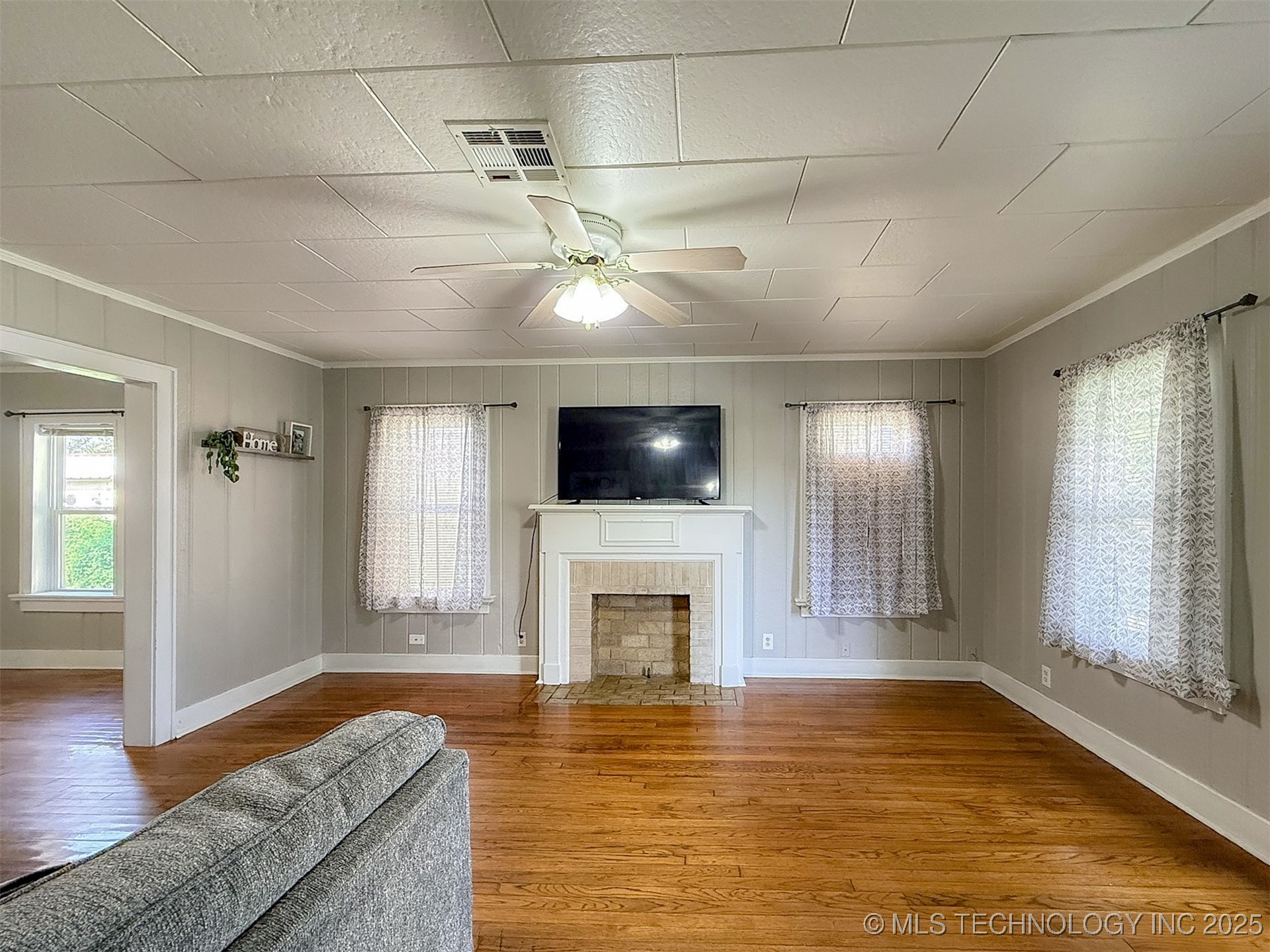 319 E 13th Street Property Photo 35