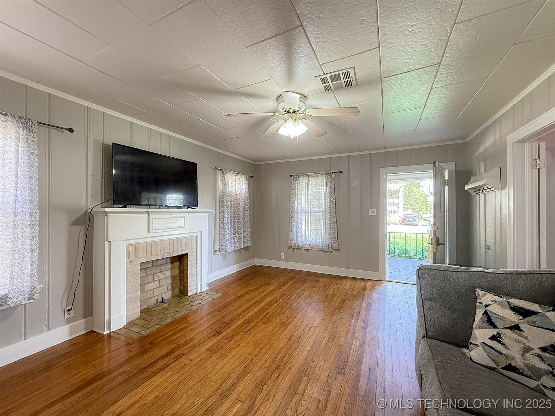 319 E 13th Street Property Photo 36