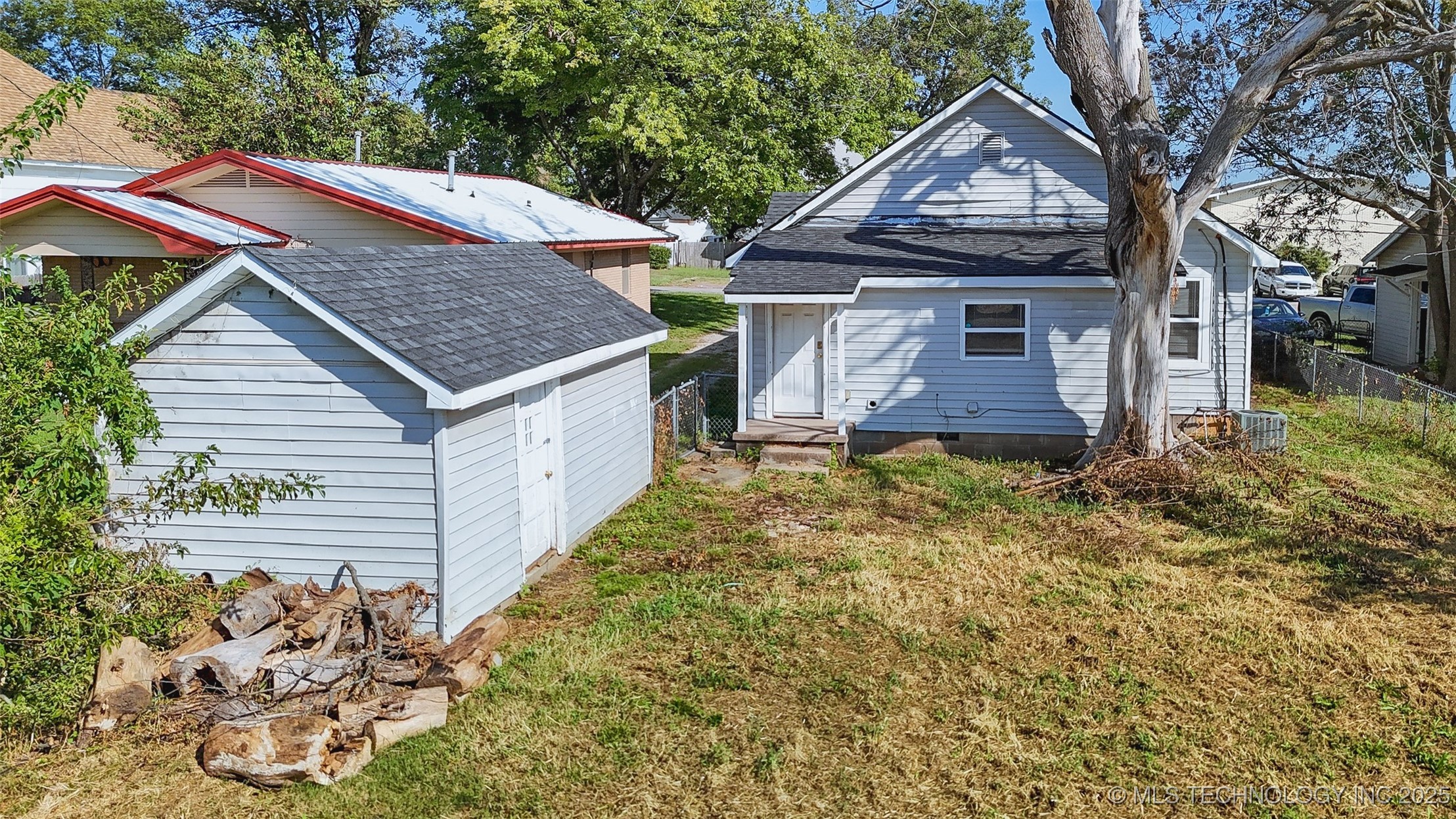 319 E 13th Street Property Photo 38