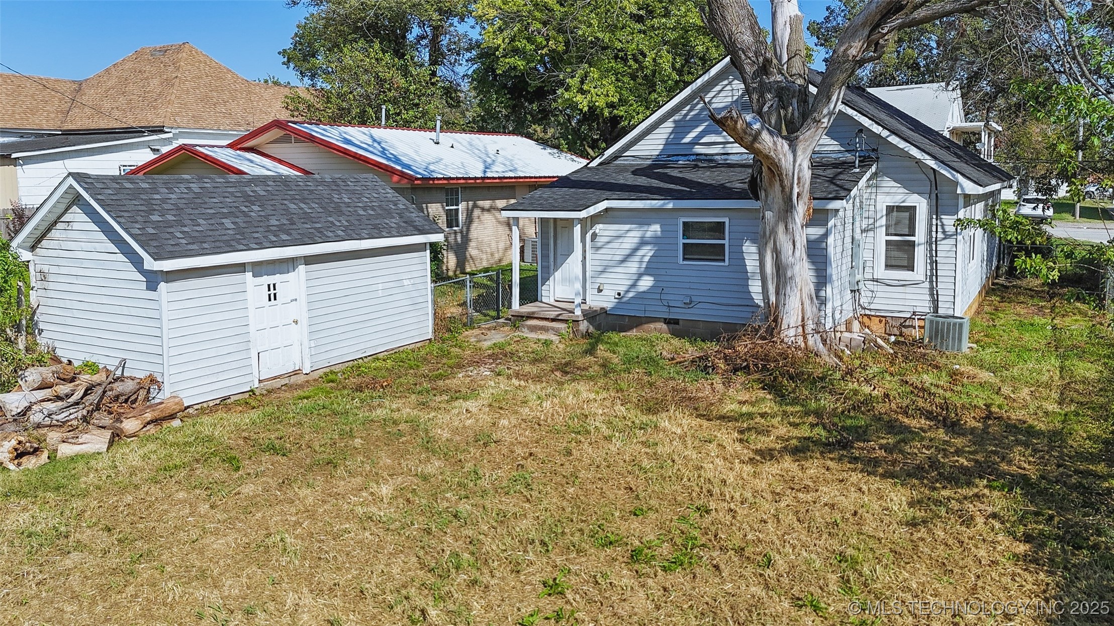 319 E 13th Street Property Photo 39