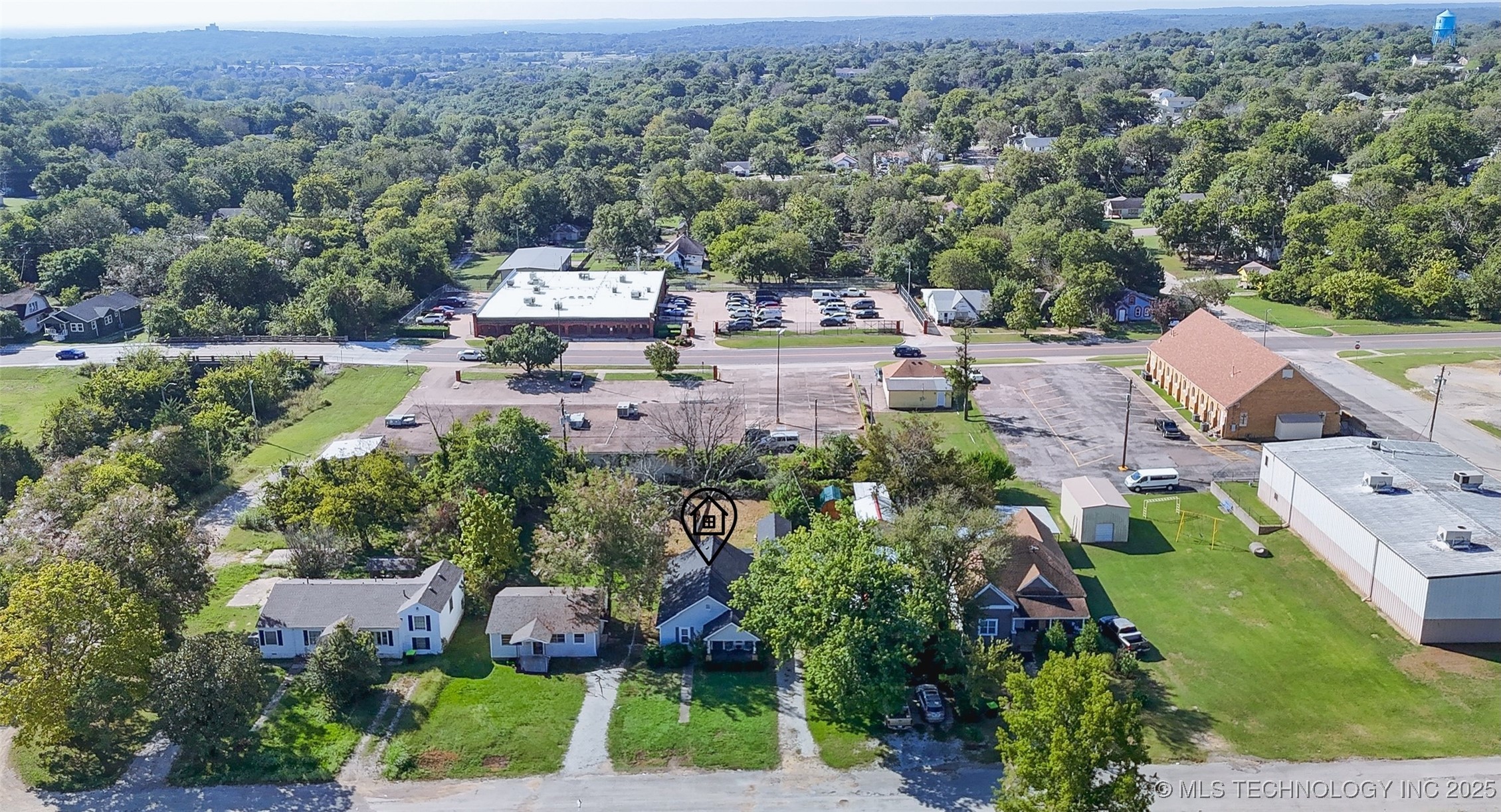 319 E 13th Street Property Photo 40