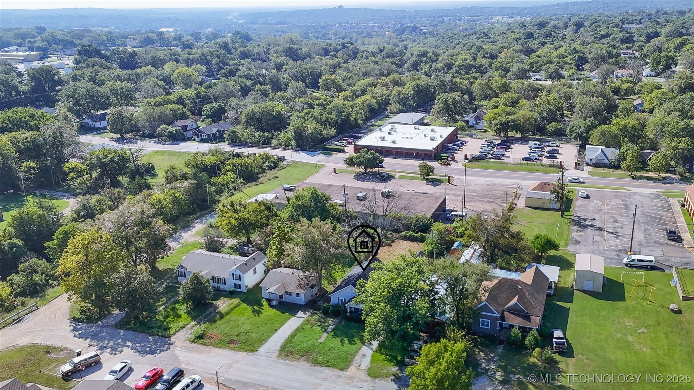 319 E 13th Street Property Photo 41