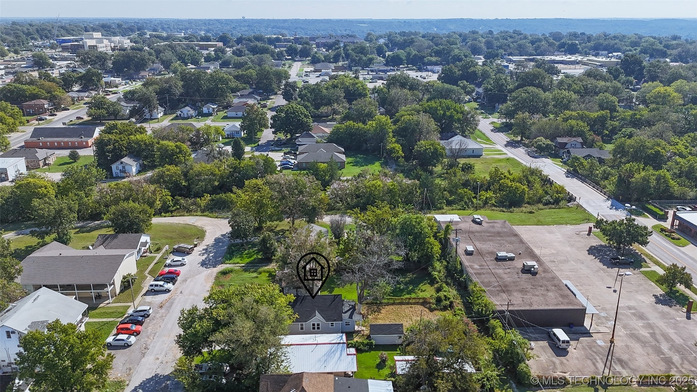 319 E 13th Street Property Photo 42