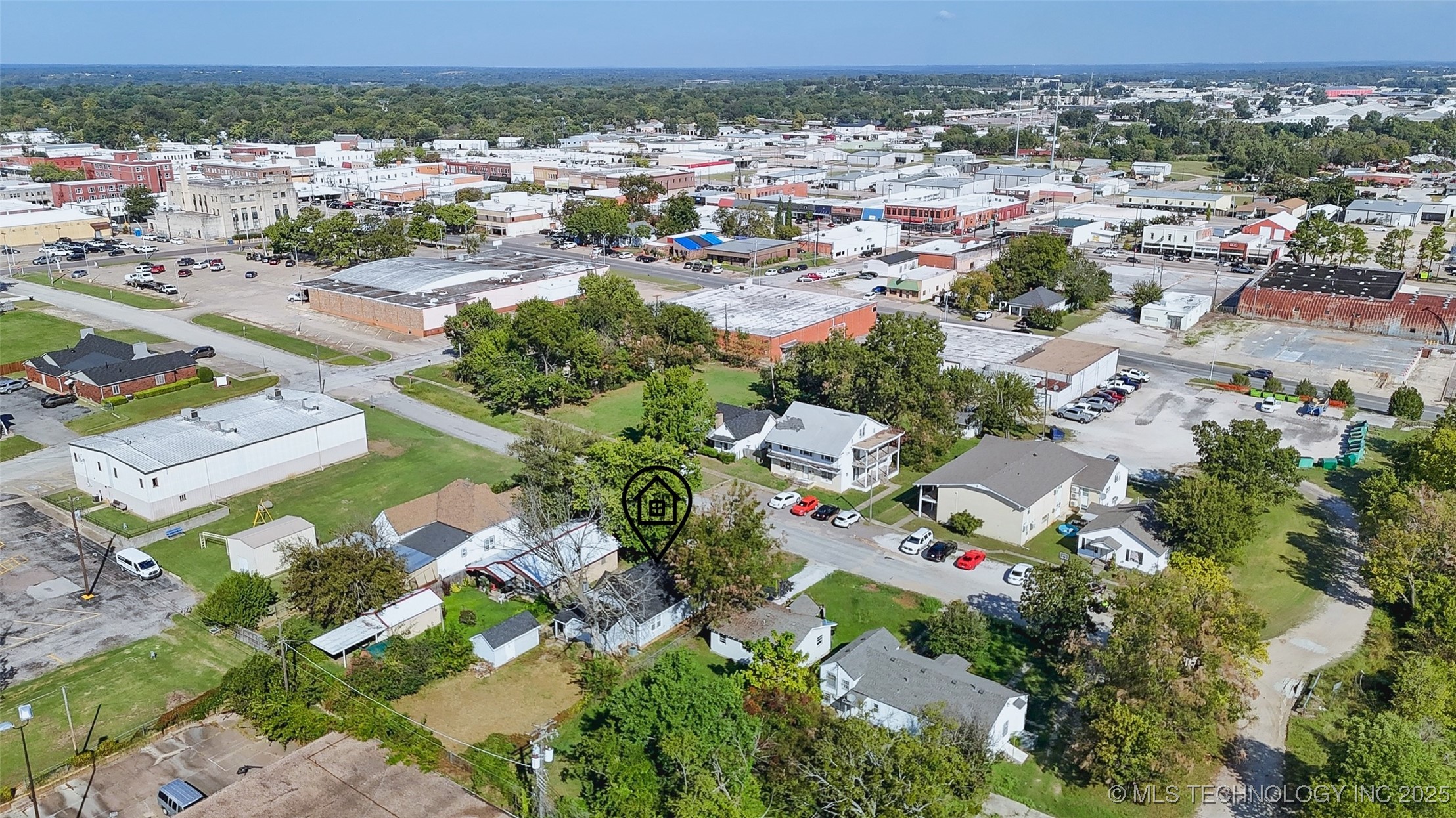 319 E 13th Street Property Photo 44