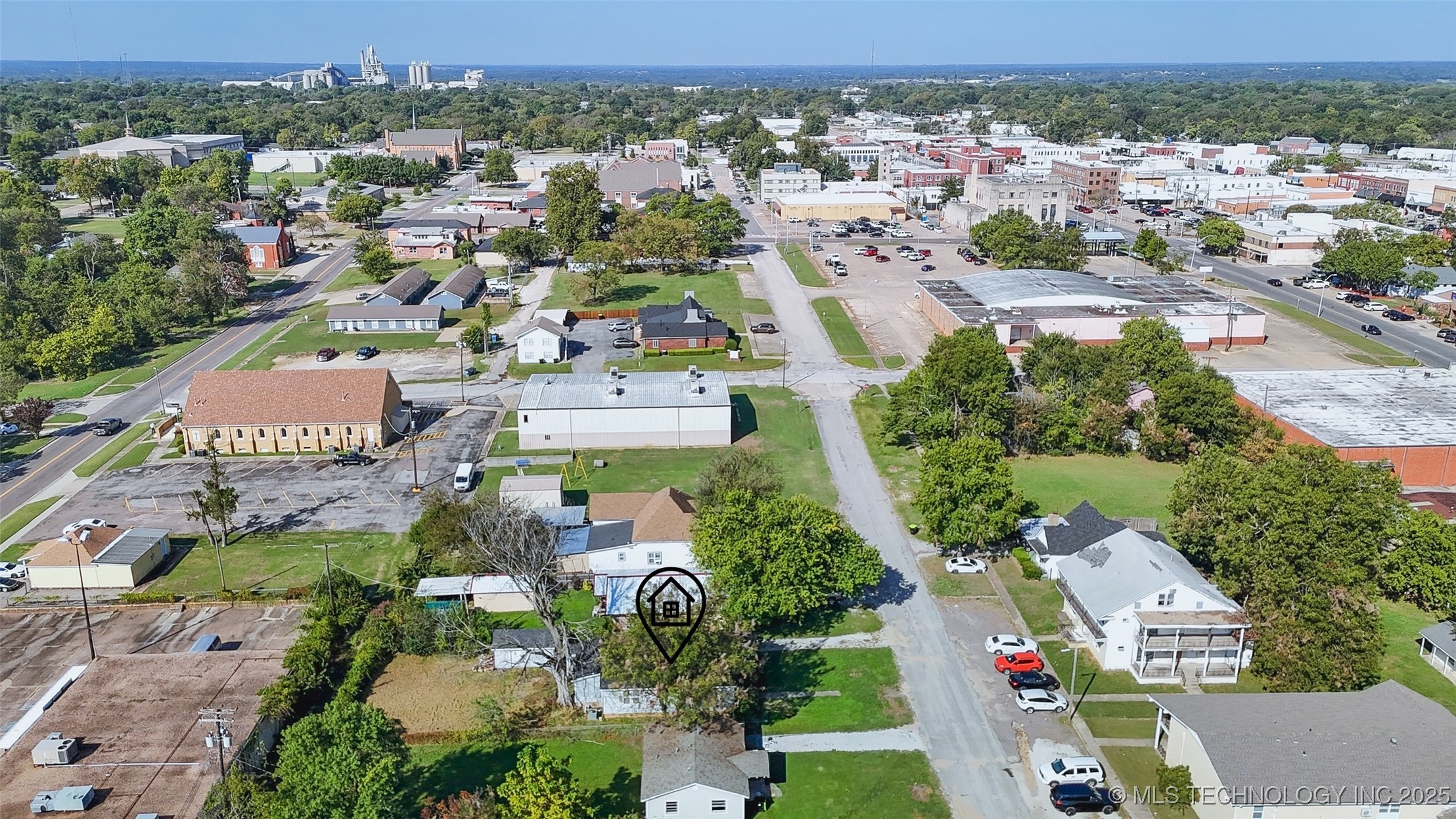 319 E 13th Street Property Photo 45