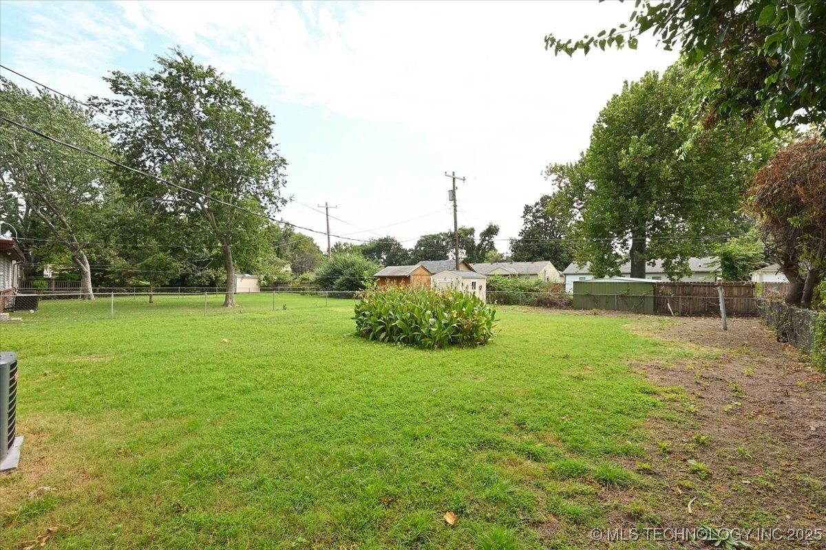 1414 E 52nd Street Property Photo 19