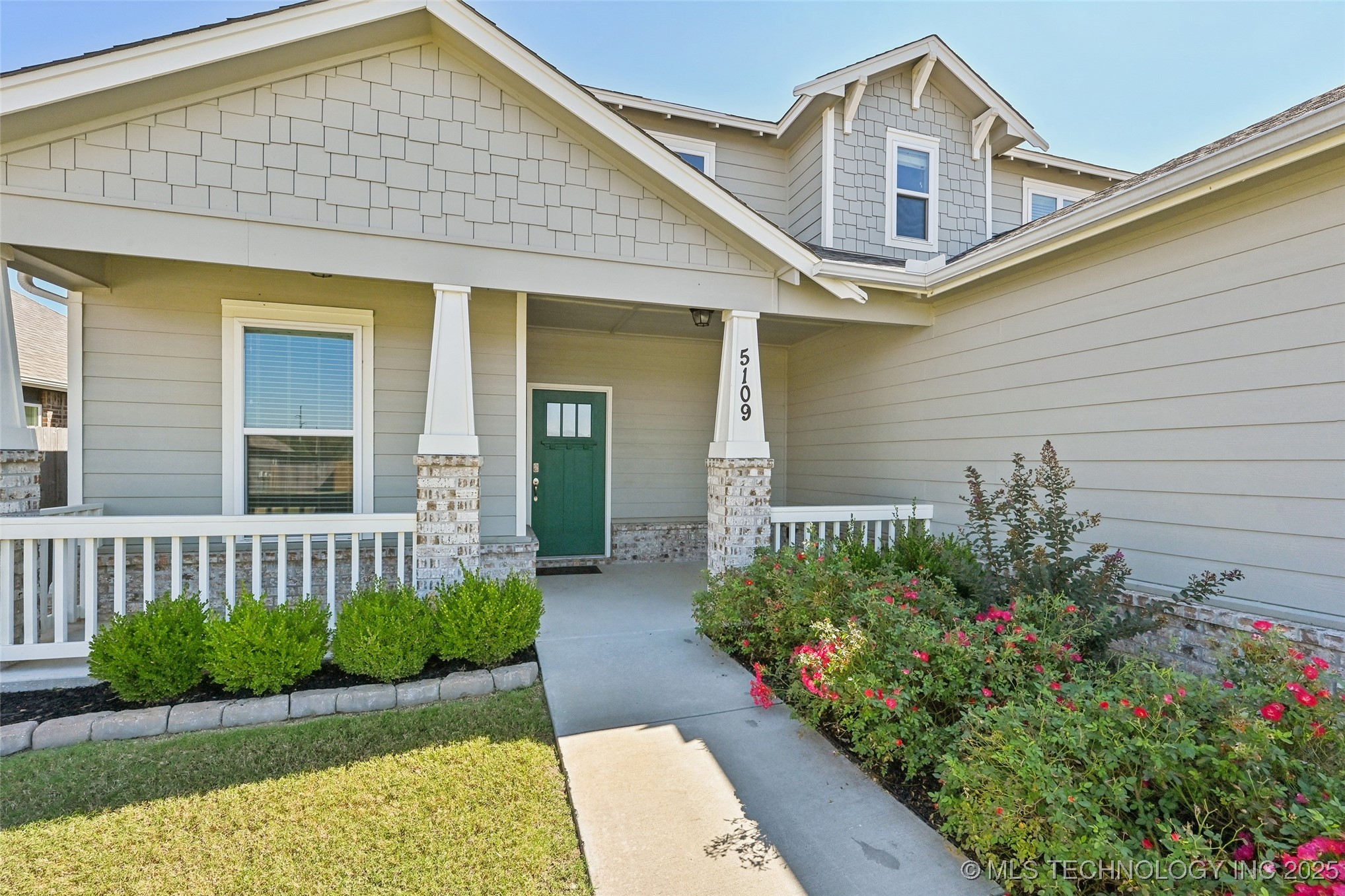 5109 S Nassau Avenue Property Photo 2