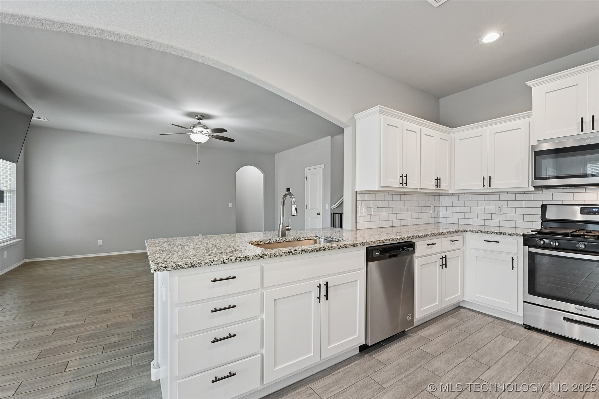 5109 S Nassau Avenue Property Photo 4