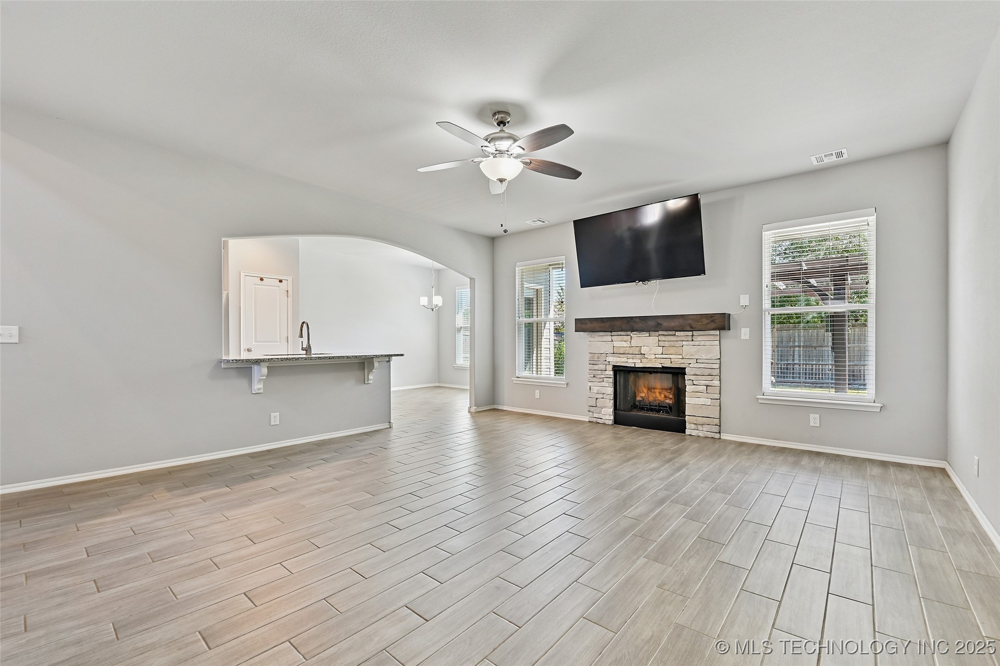 5109 S Nassau Avenue Property Photo 5