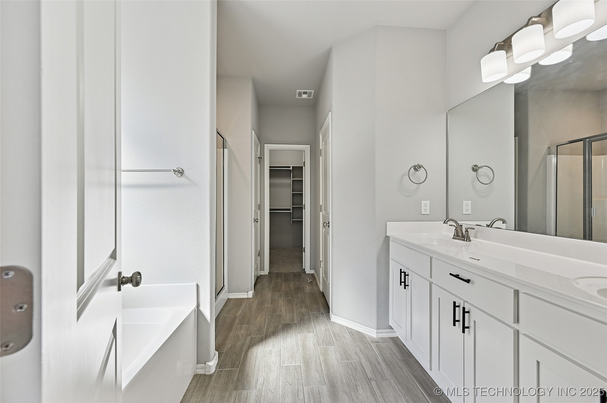 5109 S Nassau Avenue Property Photo 6