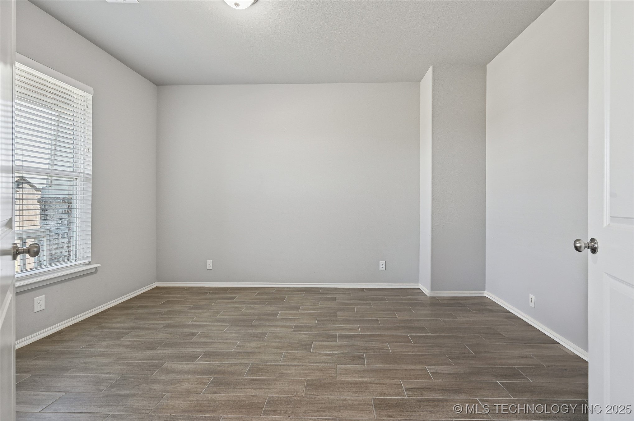 5109 S Nassau Avenue Property Photo 7